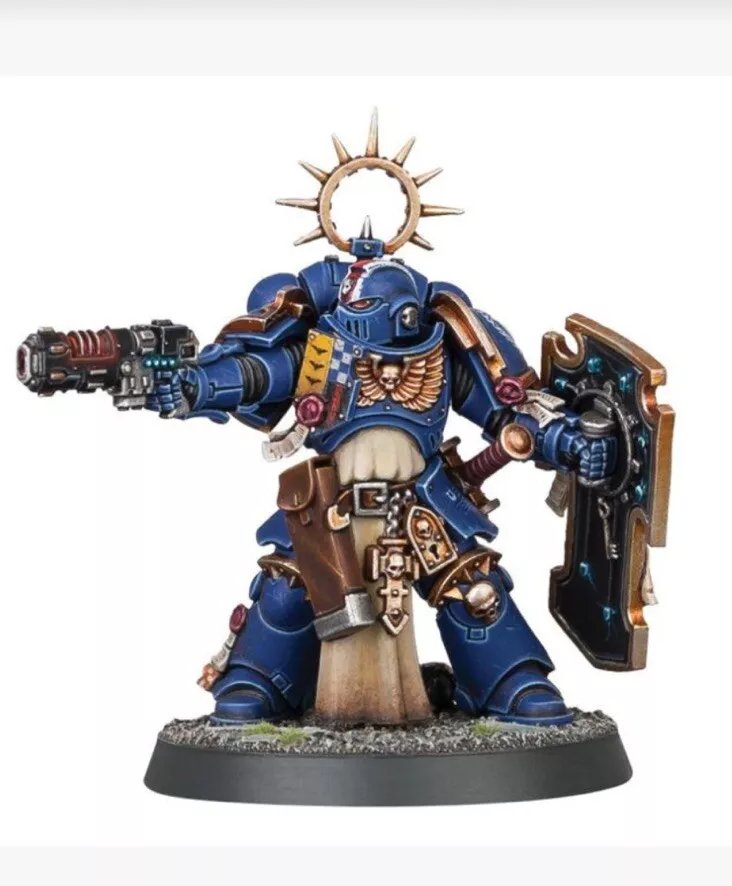 Primaris Lieutenant W/ Stormshield And Neo-Volkite Pistol (On Sprue)