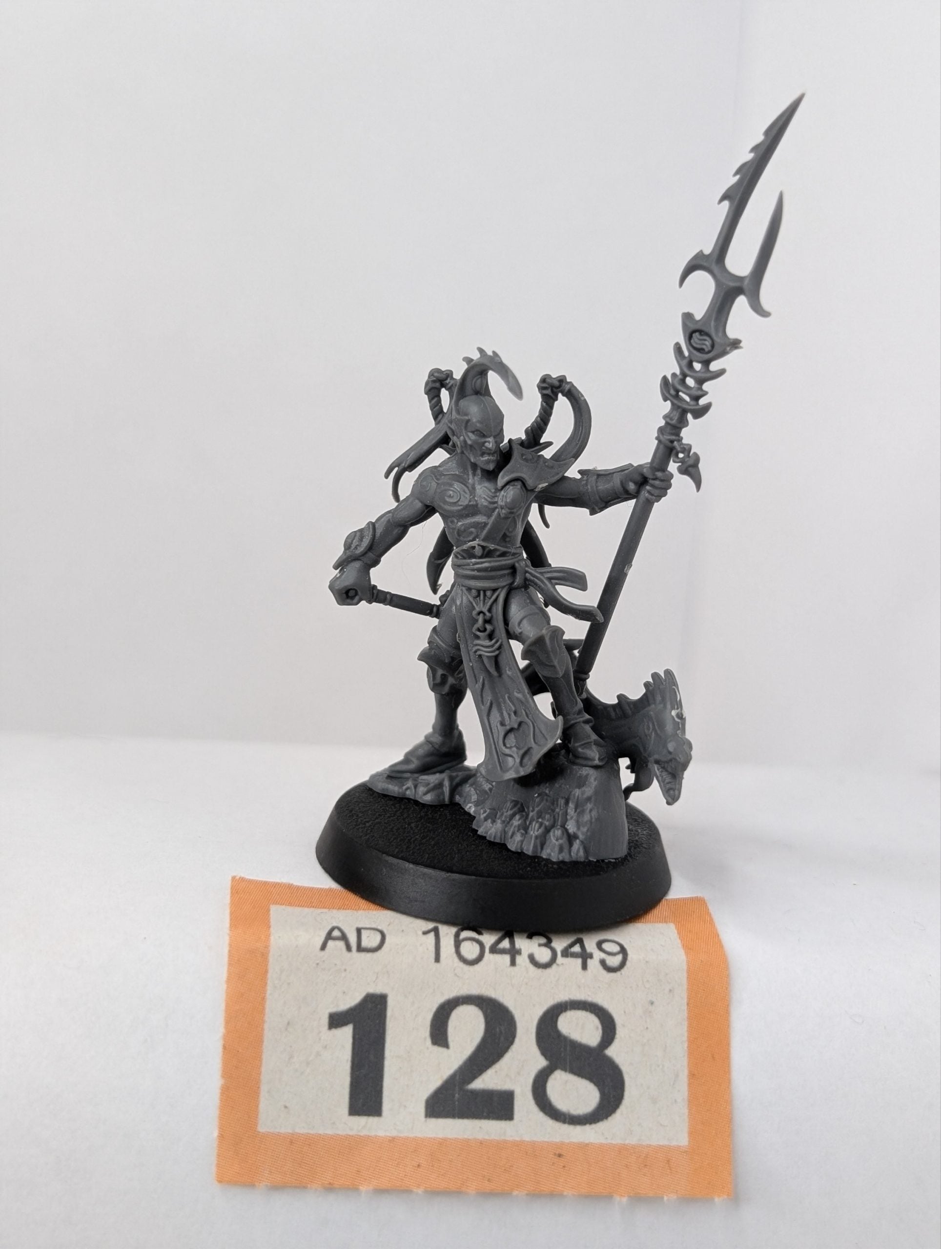 Akhelian Thrallmaster