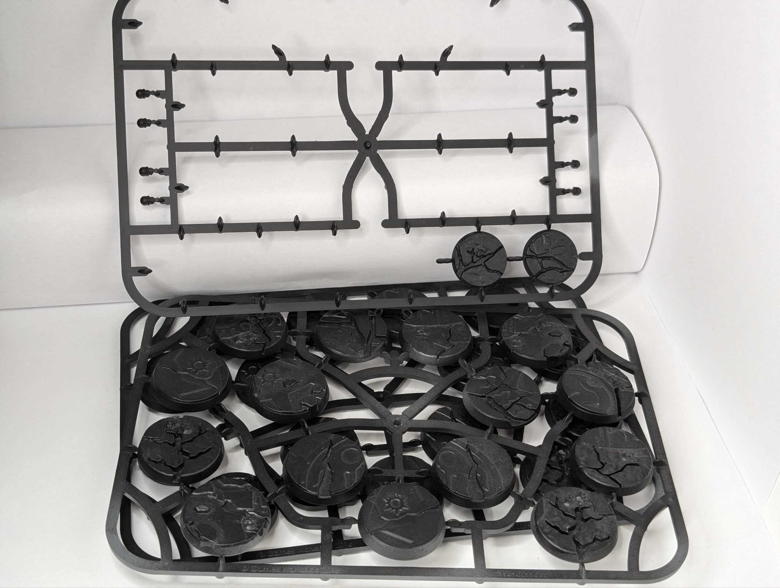 Shattered Dominion 32mm bases (30)