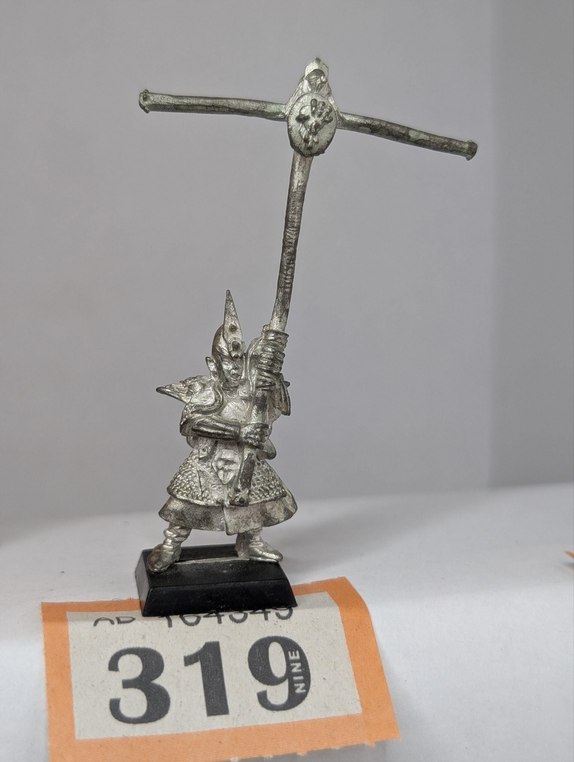 Dark Elf Standard Bearer