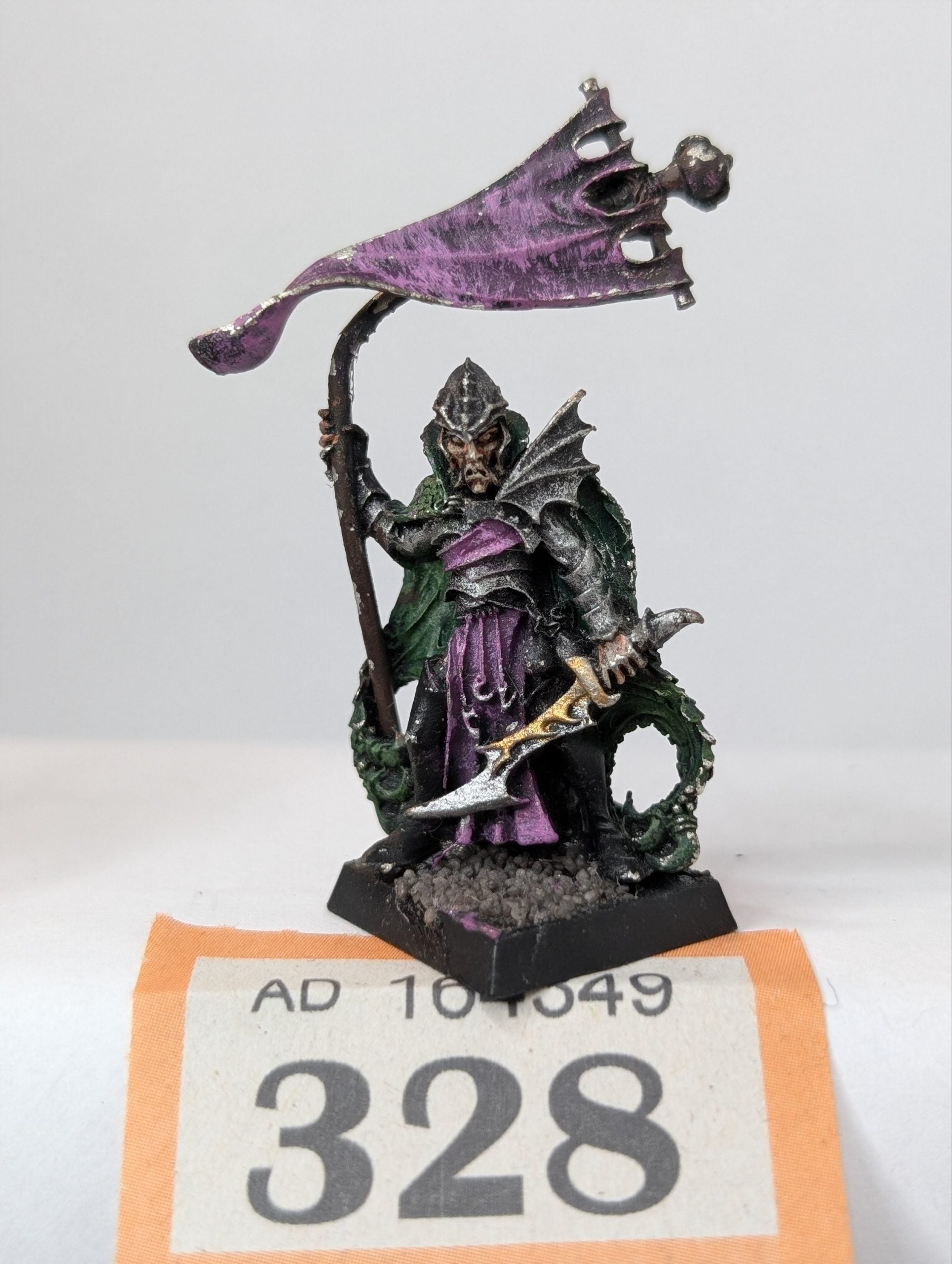 Dark Elf Corsair Standard Bearer