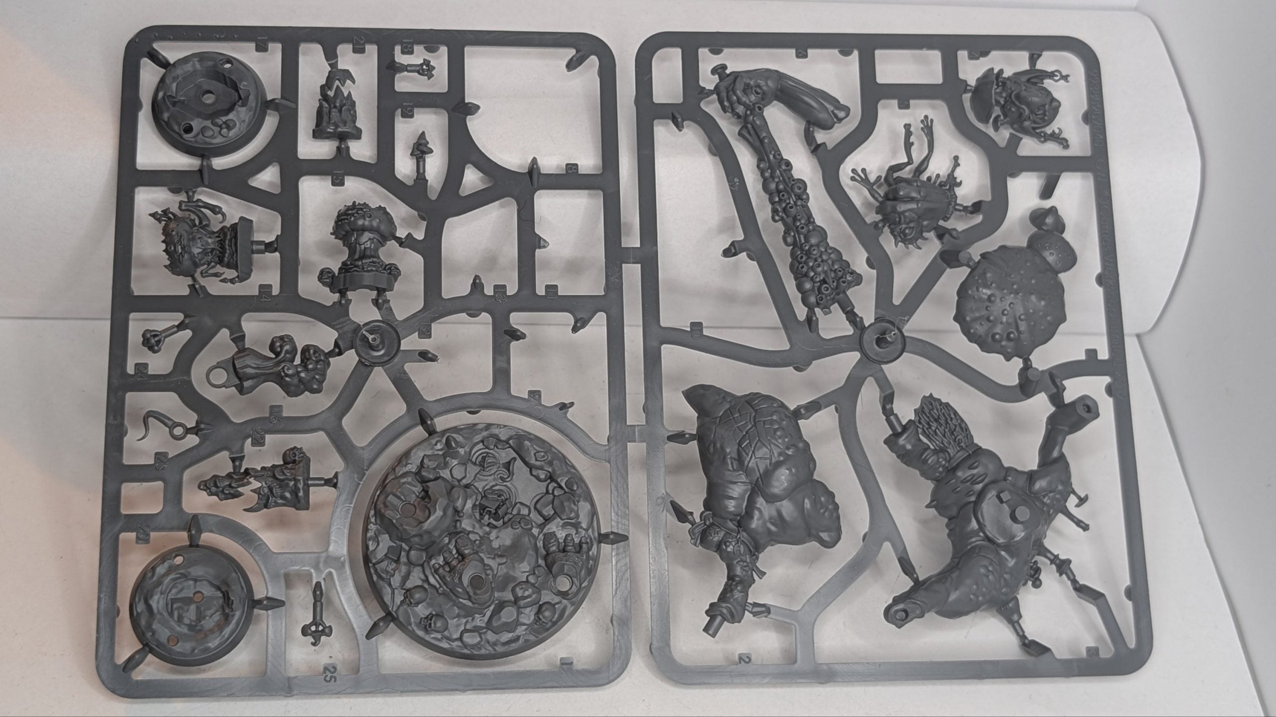 Mollogs Mob (missing bat Squig)