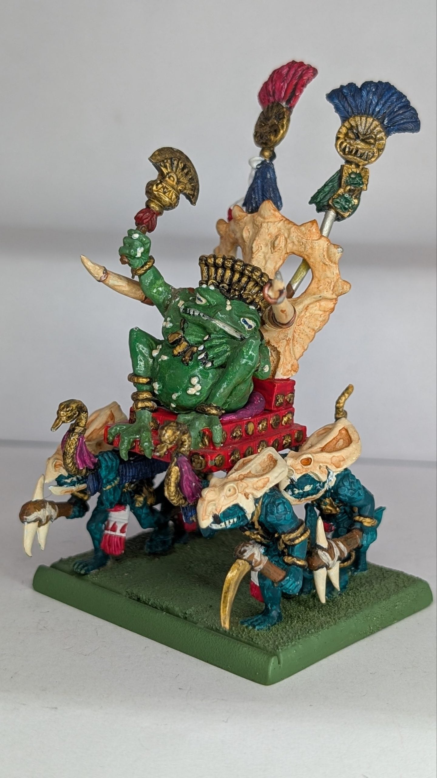 Slann Mage Priest on Palanquin (metal, OOP)