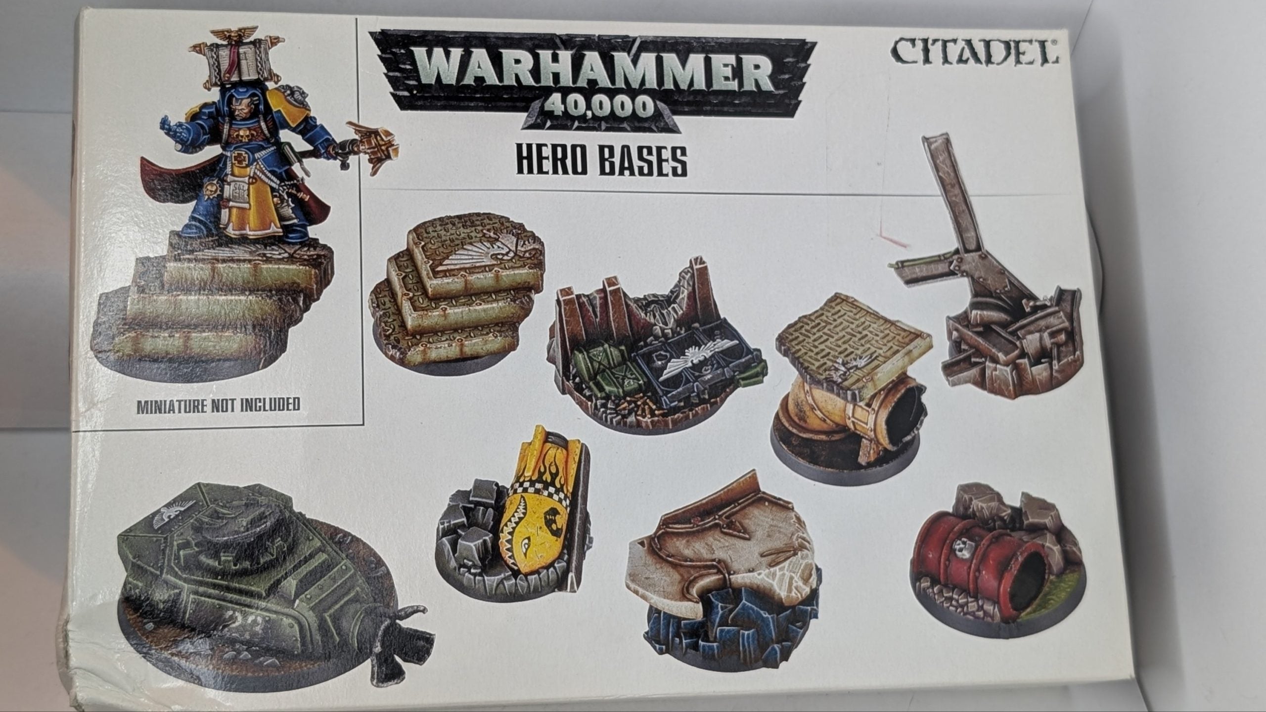 Hero Bases Warhammer 40,000 (1 removed from Sprue)