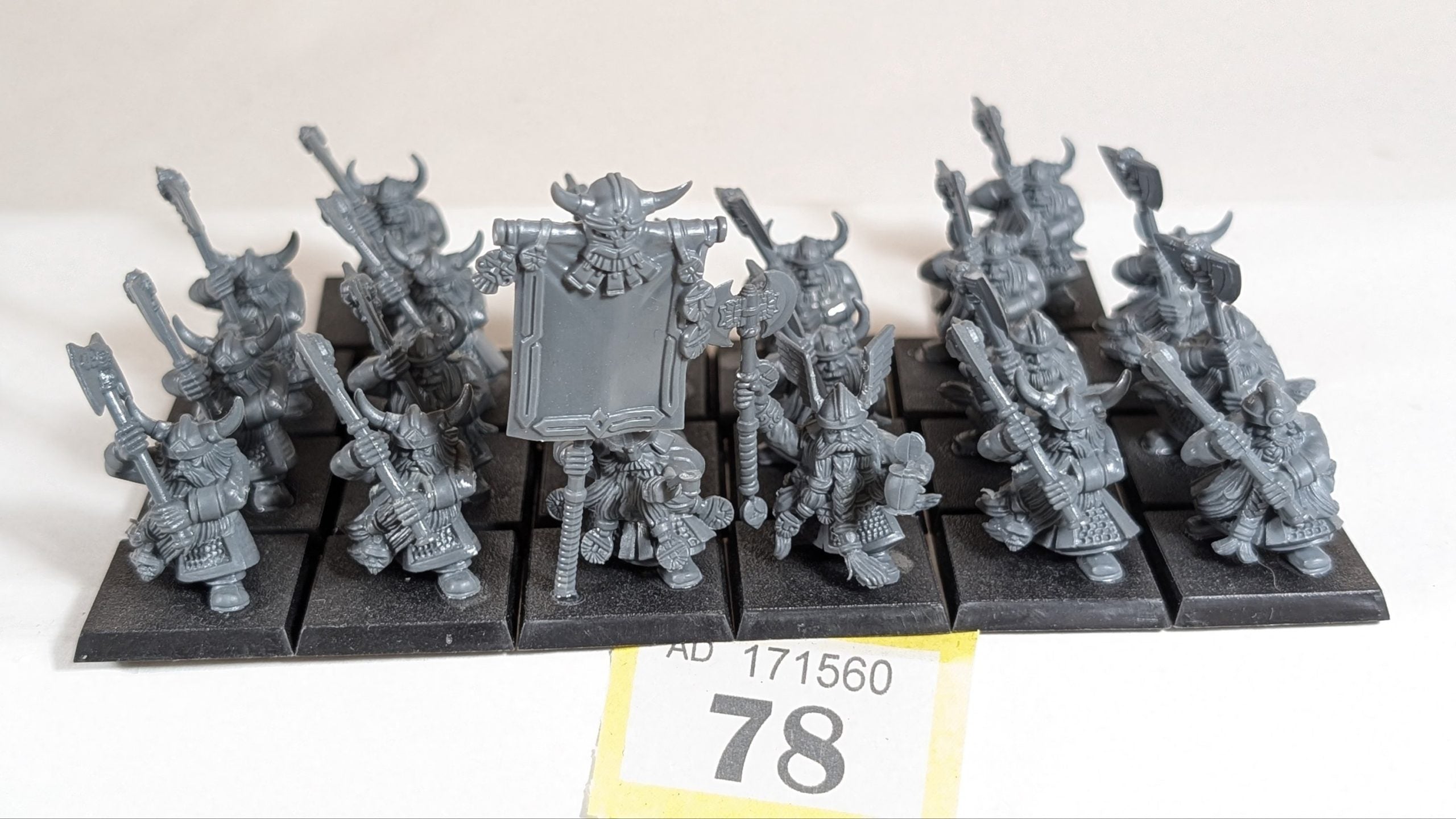Dwarf Warriors with Great Weapons (20 Models Inc Command)
