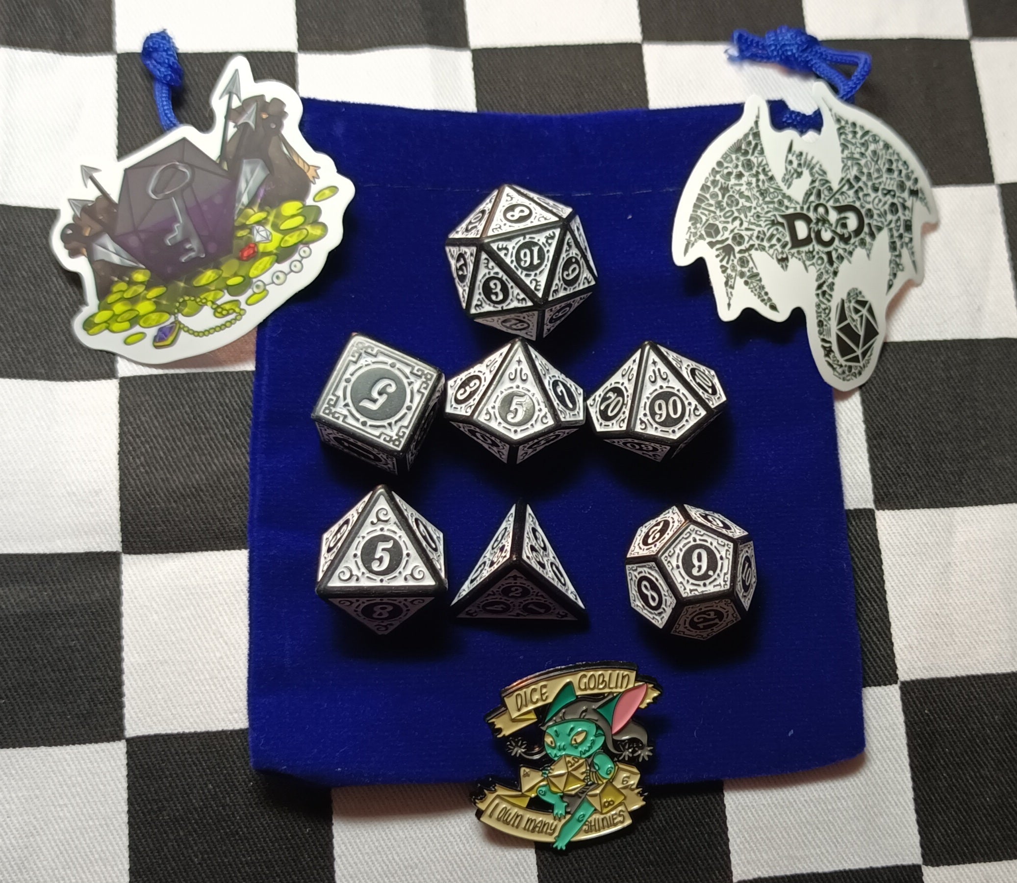 Wizard's Mystery Dice Bag (Gold) - 7 x Polyhedral Dice, RPG Themed Badge, RPG Stickers and Dice Bag (Diss Games)