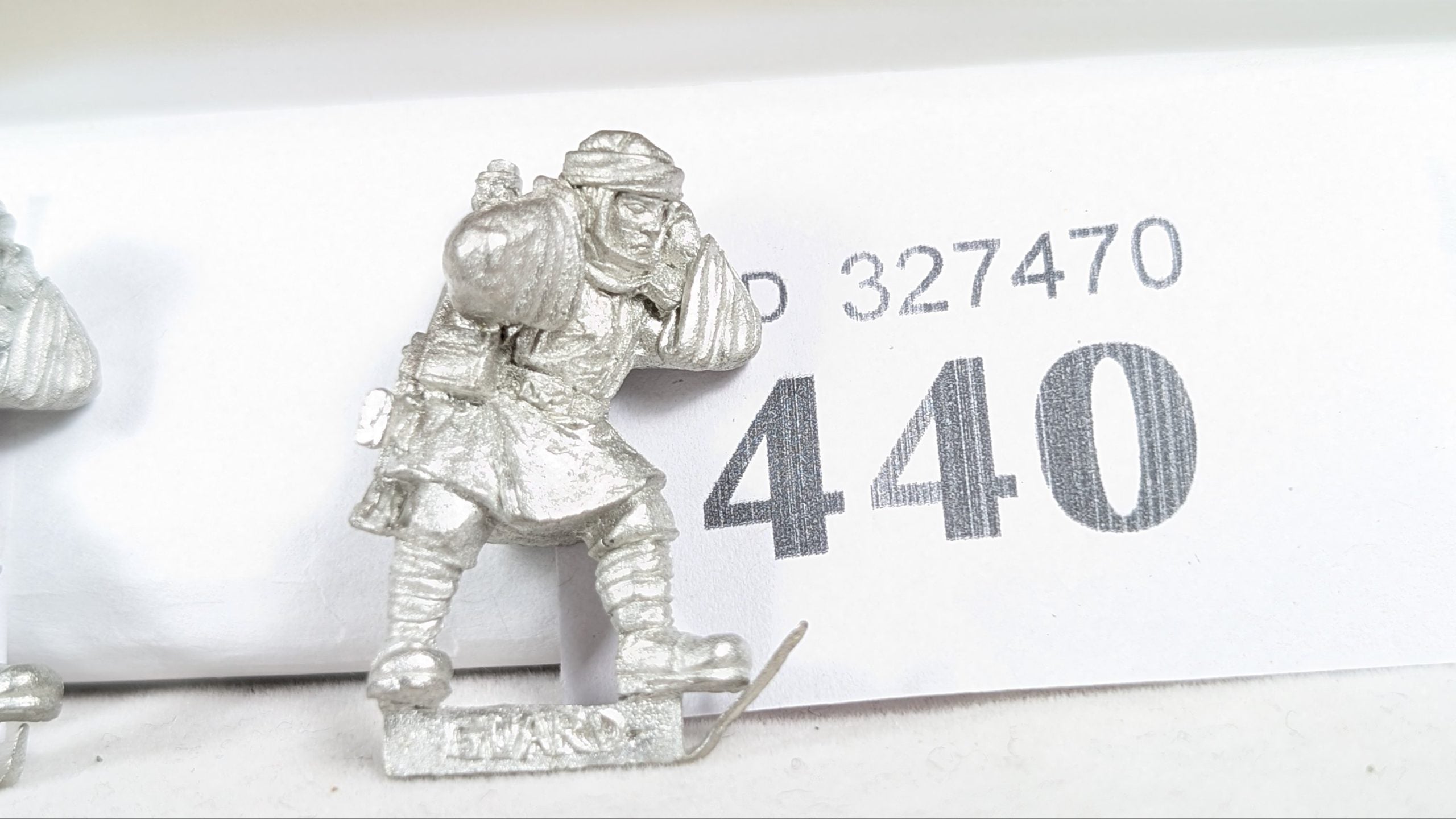 Tallarn Desert Raider Mortar Team Assistant Guardsman W440