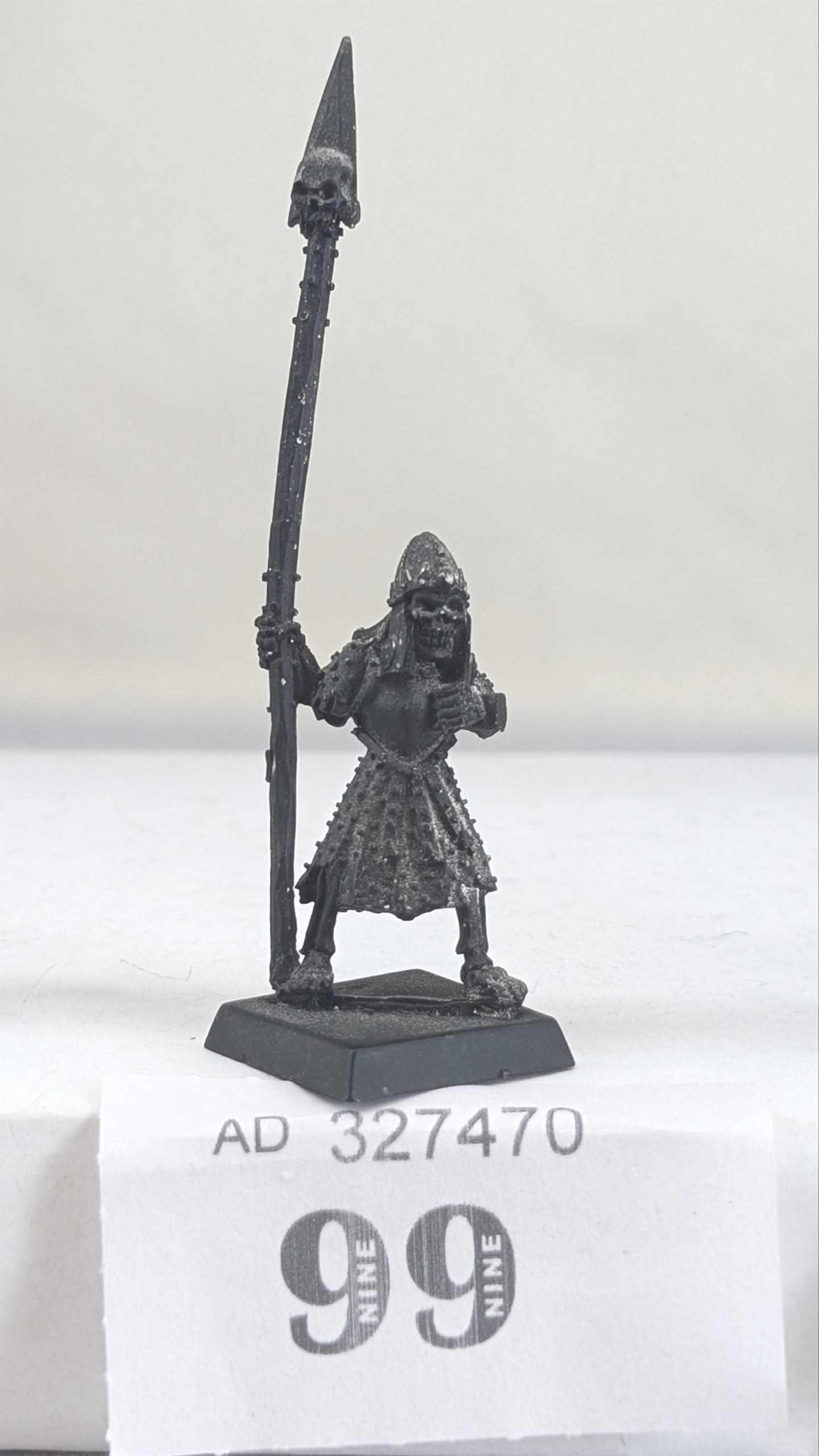 Metal Armoured Skeleton Standard Bearer Grave Guard Command W99