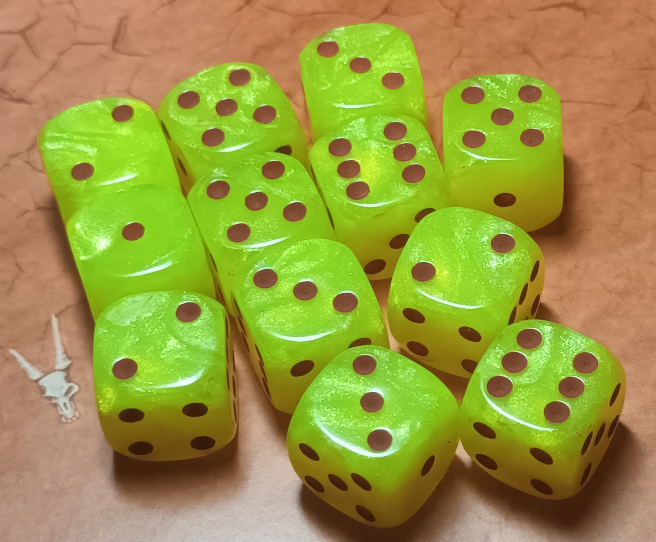 12 x 16mm D6 Blue Green Purple Impressionist with White UK Made Dice