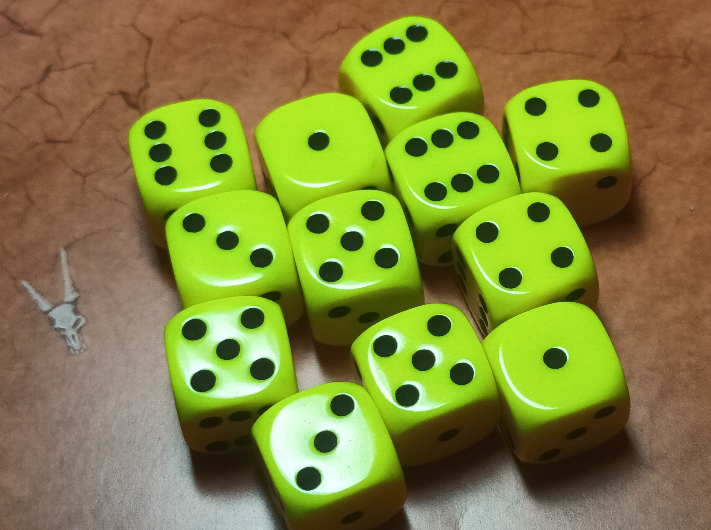 12 x 16mm D6 Clear Yellow Shimmer with Black UK Made Dice