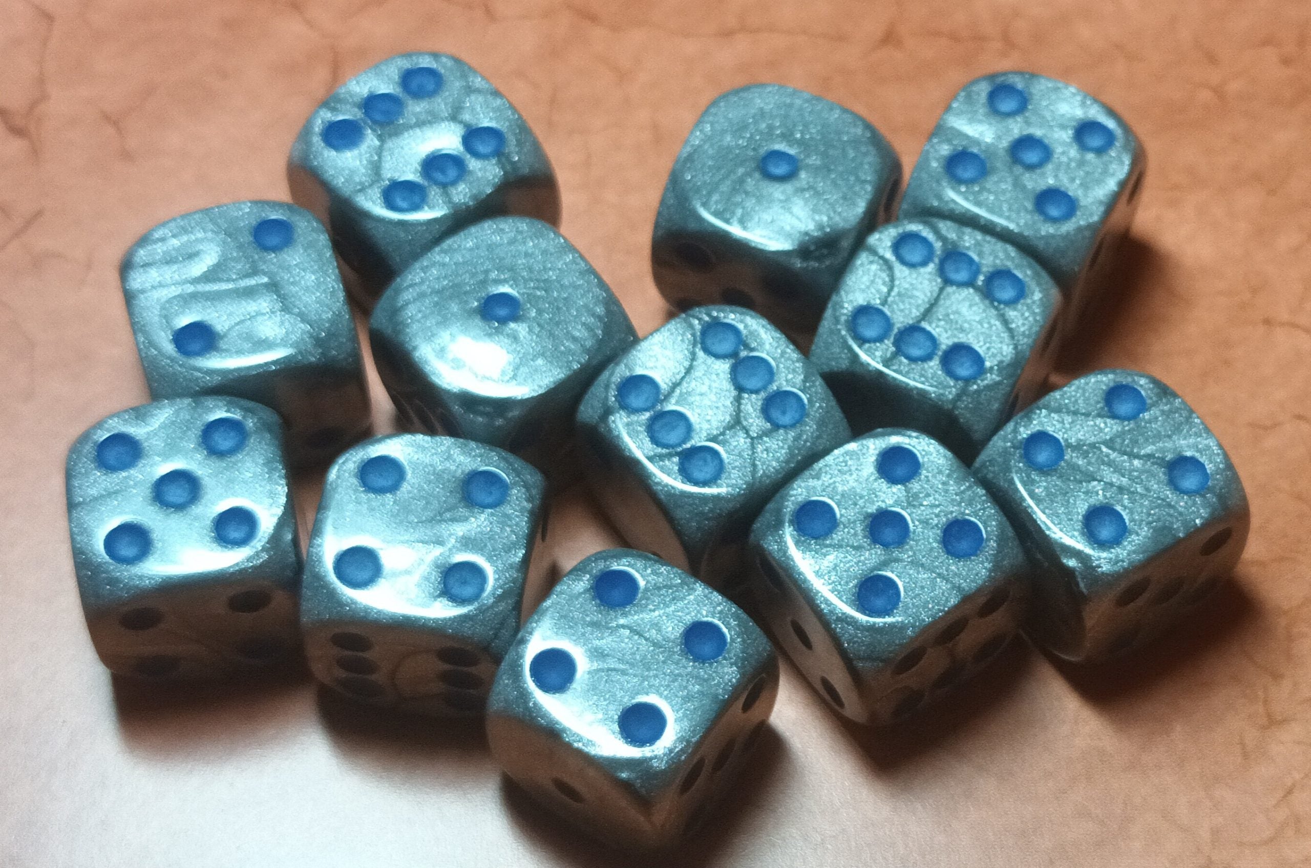 12 x 16mm D6 Silver Pearl with Blue UK Made Dice