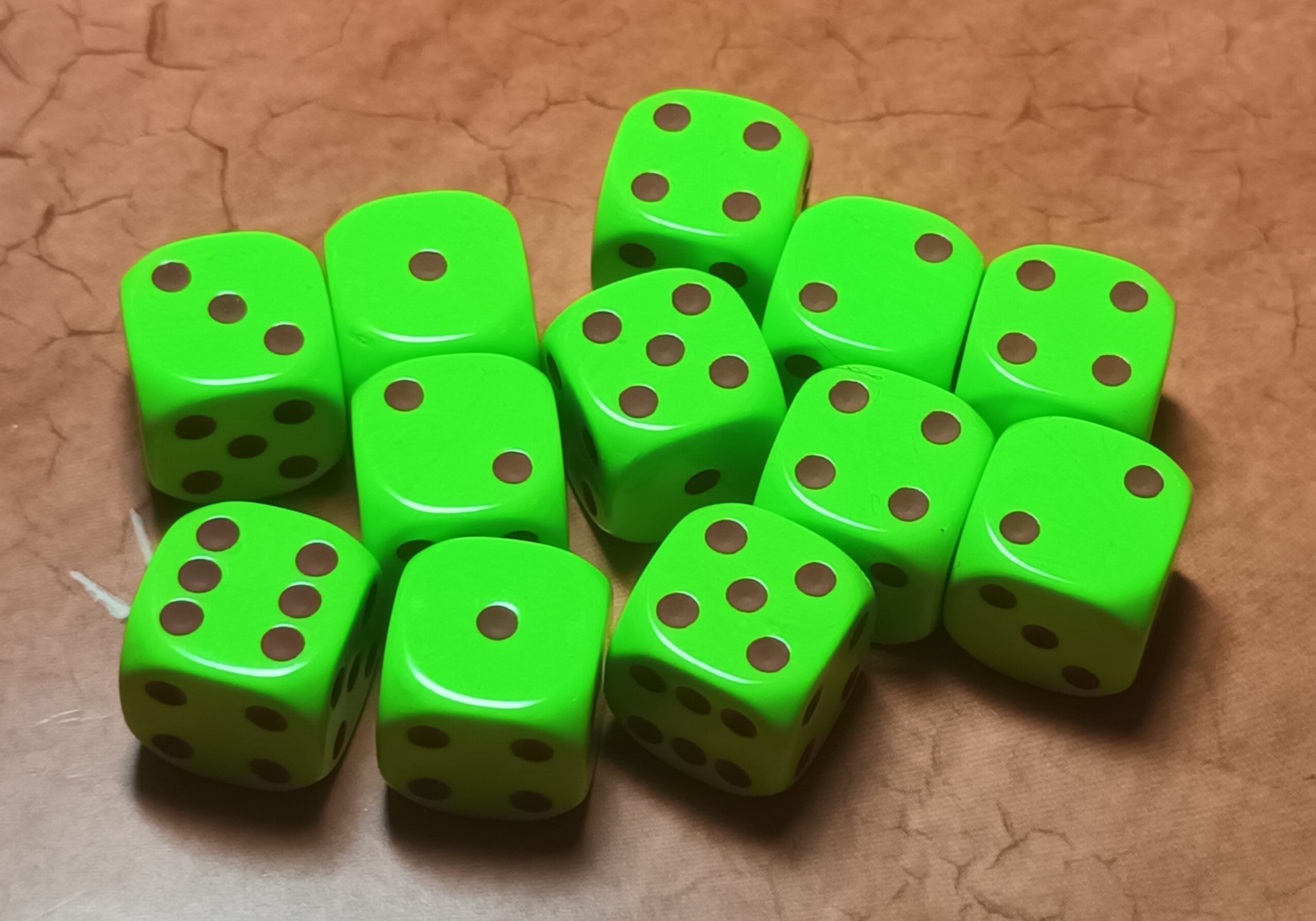 12 x 16mm D6 Clear Yellow Shimmer with Black UK Made Dice