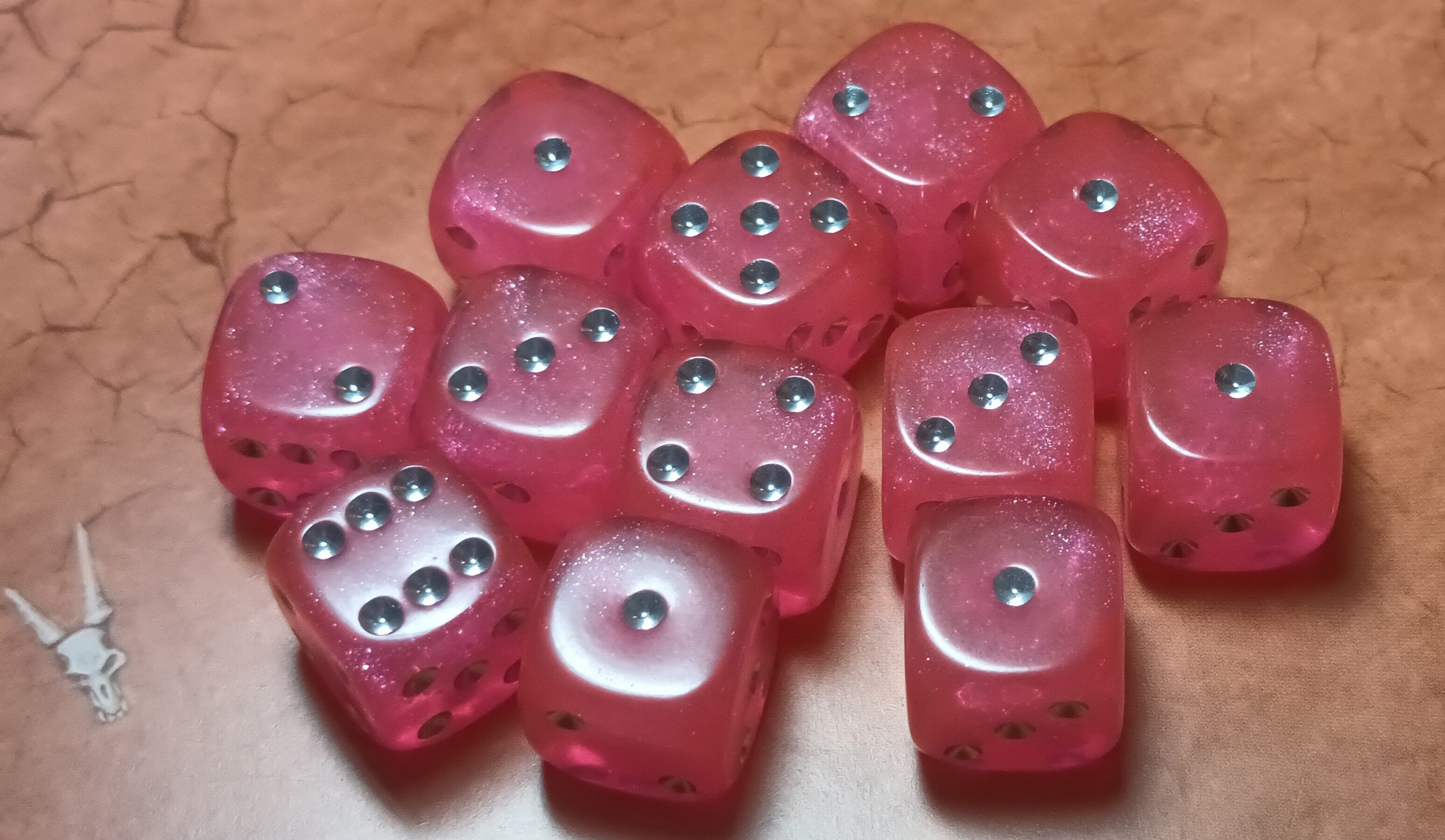 12 x 16mm D6 Grey with Green Shimmer with Silver UK Made Dice