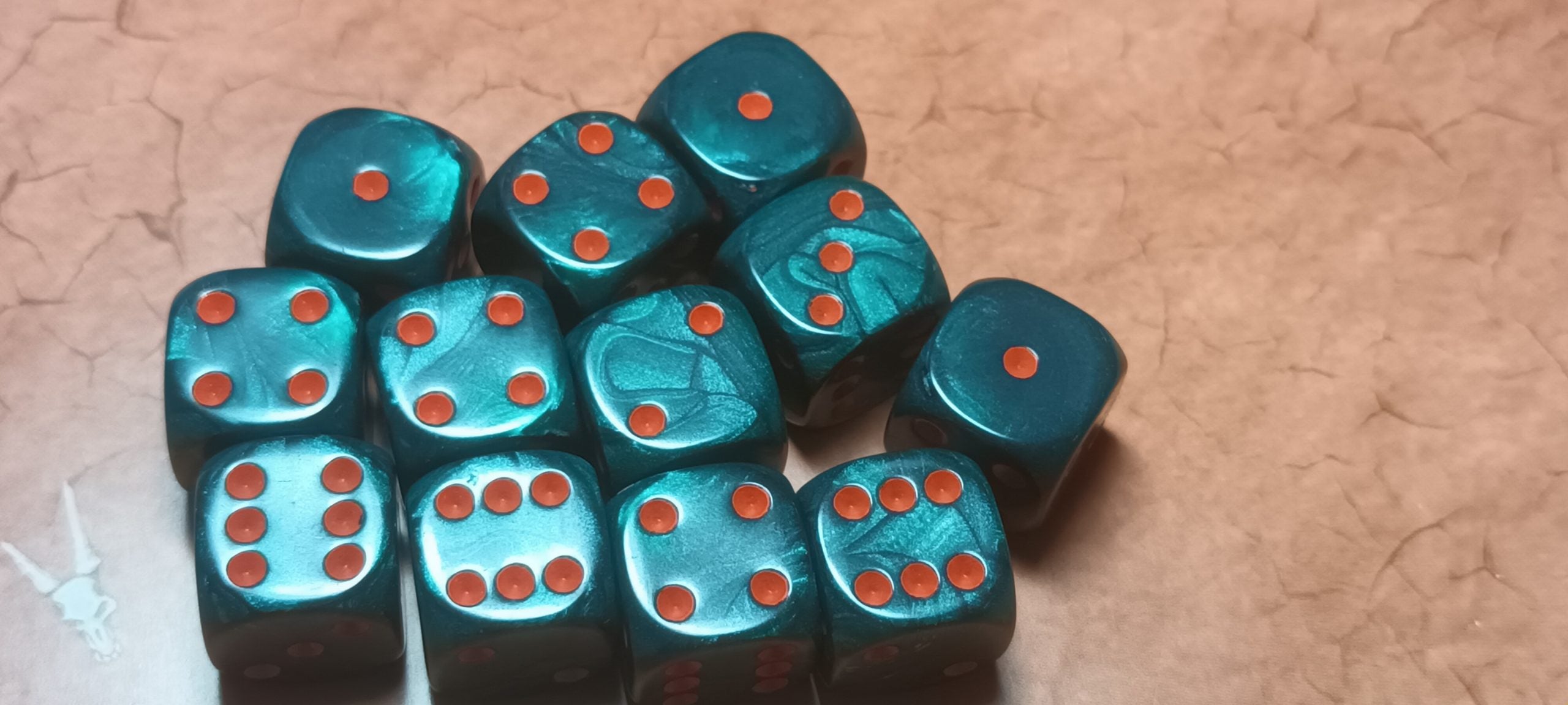 12 x 16mm D6 Green Pearl with Red UK Made Dice