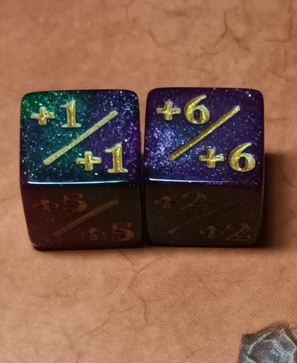 Magic The Gathering Token D6 x 2 +1/+1 Green Purple with Gold Dice