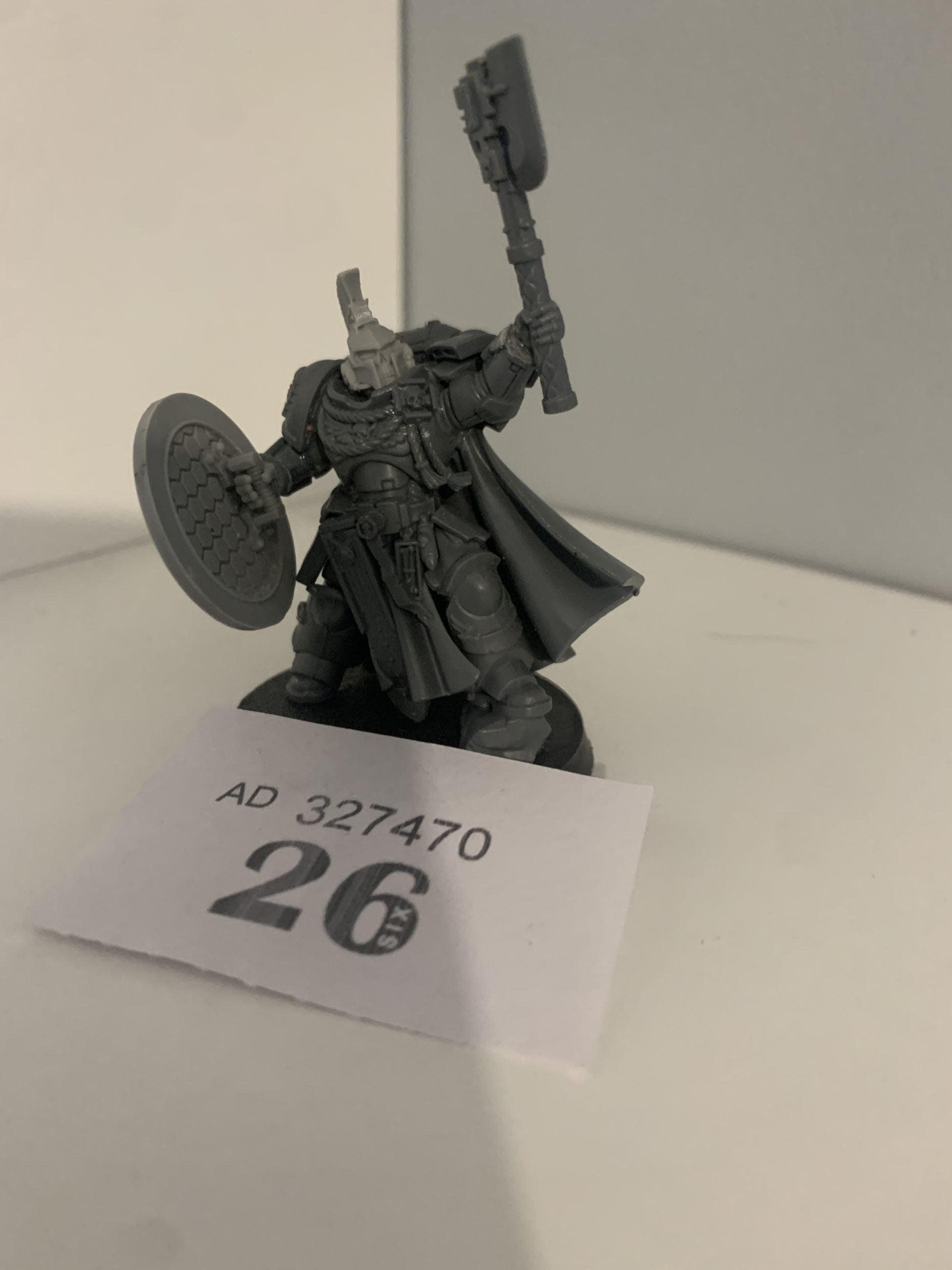 Captain with Shield and Power Axe (Minotaurs Shoulder Pad)