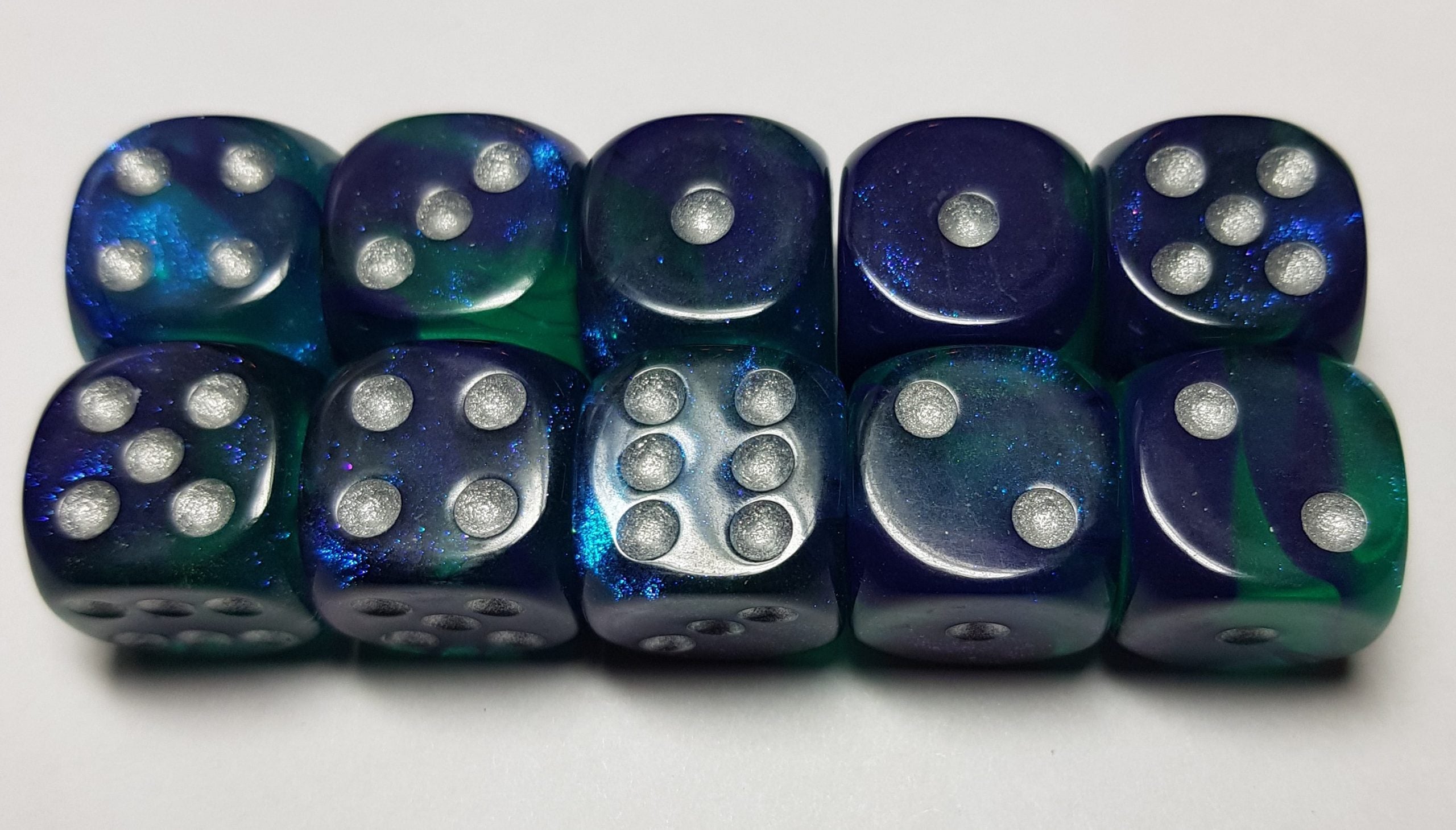 10 x 16mm D6 Blue Green with Silver Dice