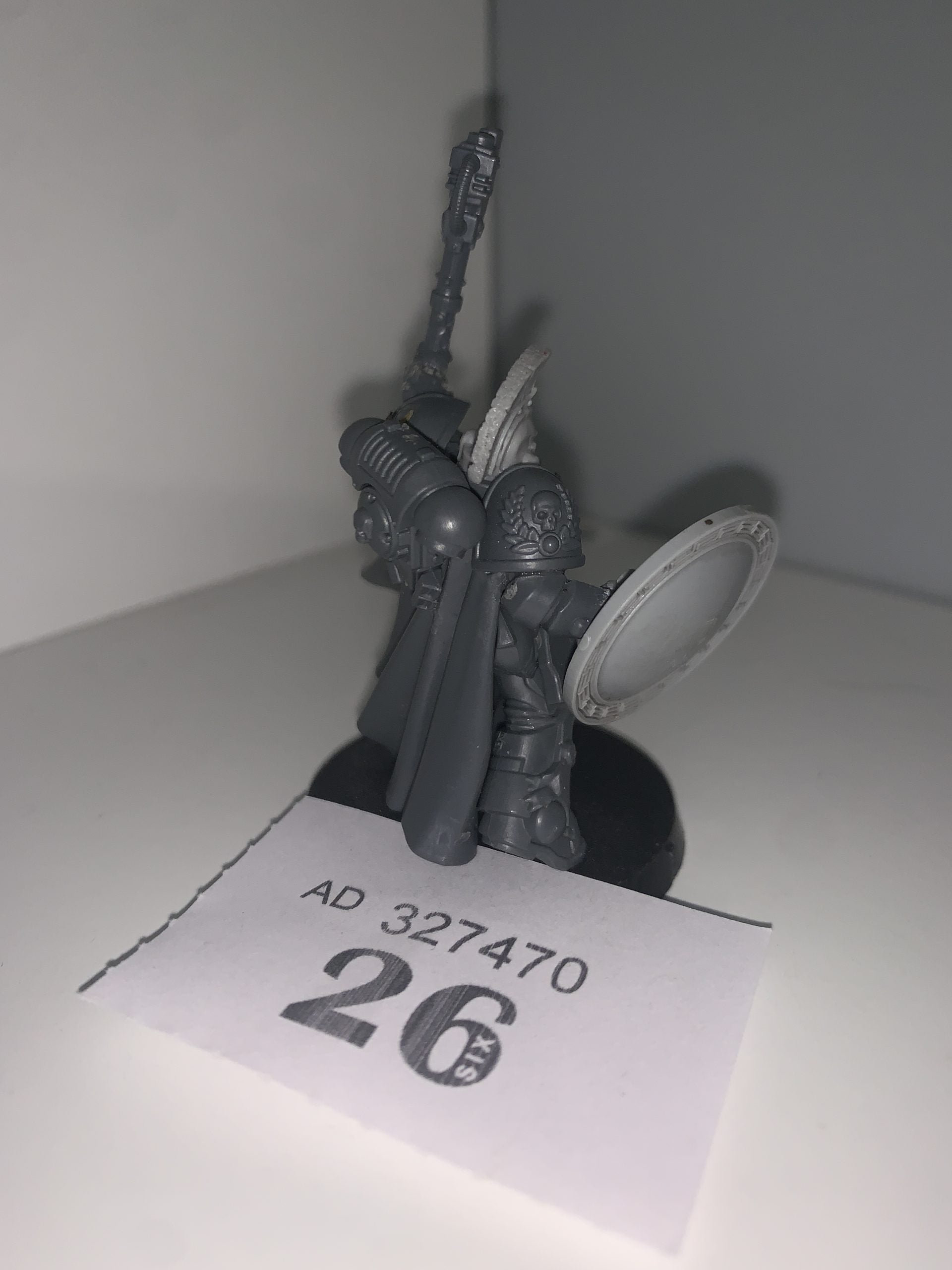 Captain with Shield and Power Axe (Minotaurs Shoulder Pad)