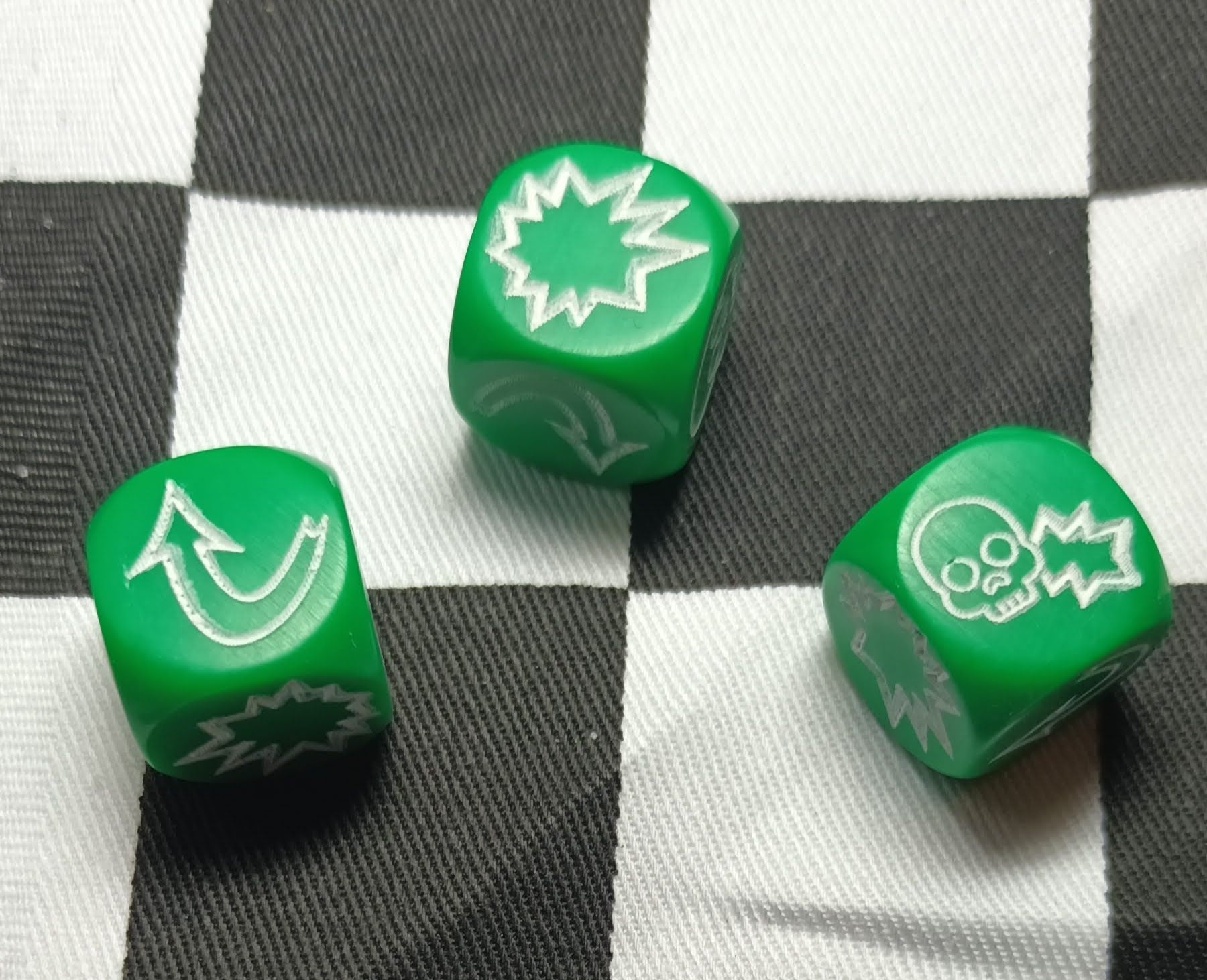 16mm Blood Bowl Green with White Block Dice x 3 Set