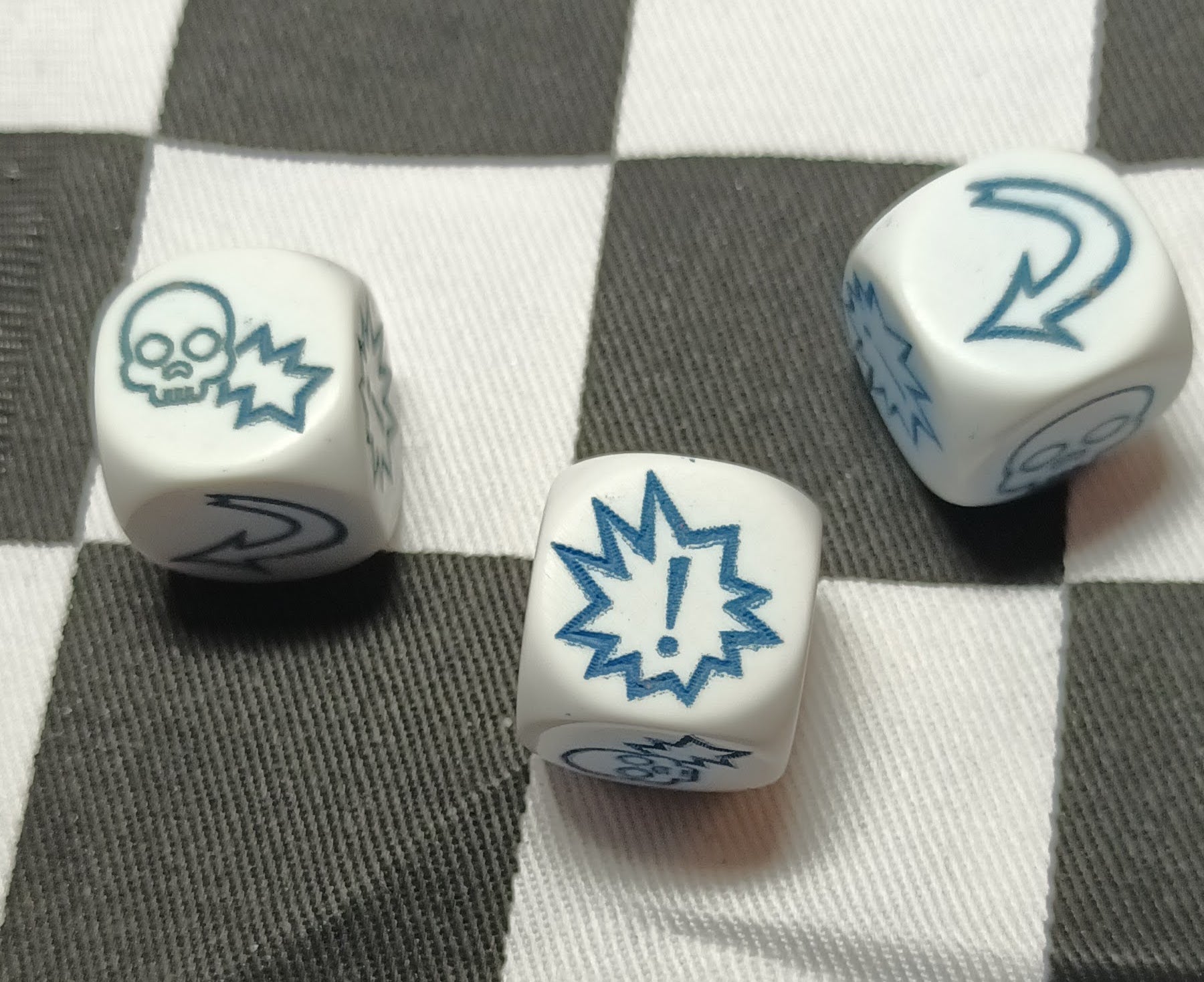 16mm Blood Bowl White with Blue Block Dice x 3 Set