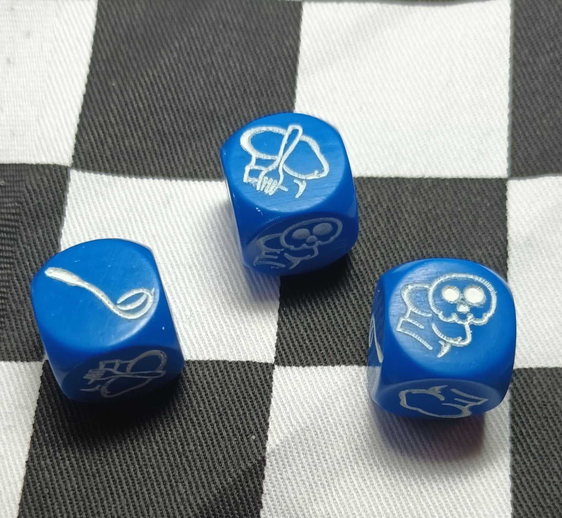 16mm Blood Bowl Blue with White Halfling Block Dice x 3 Set