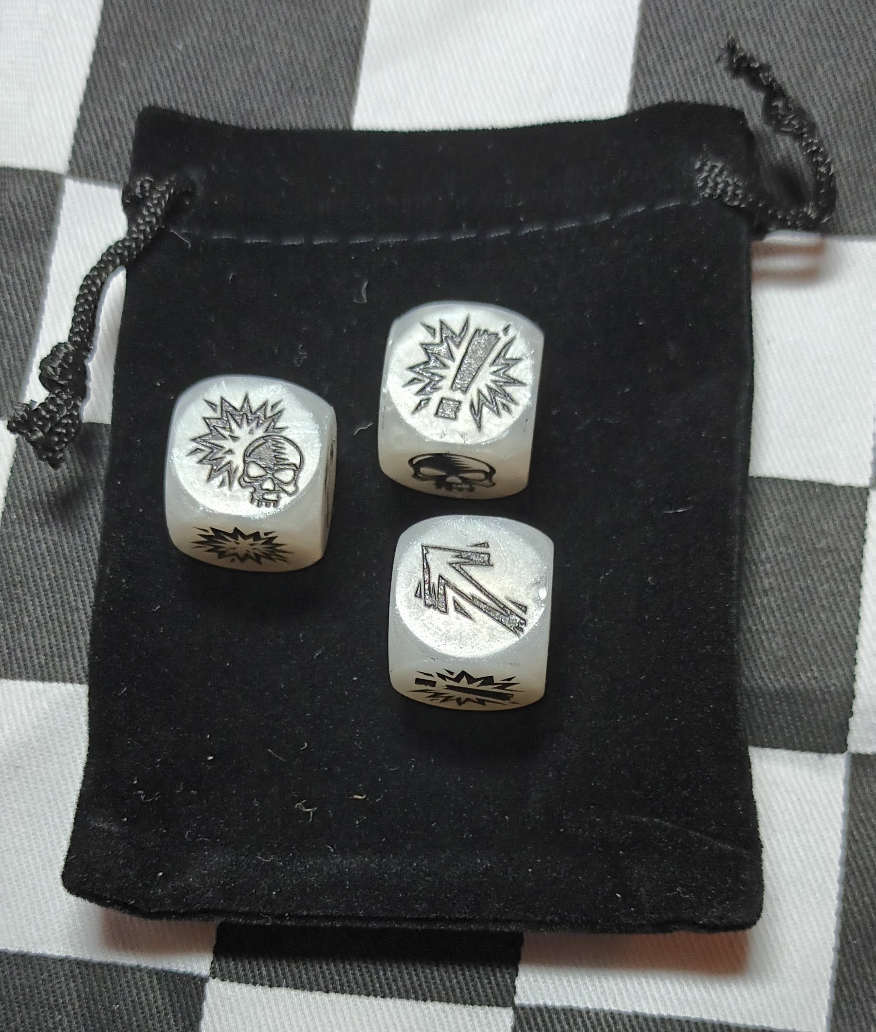 16mm Blood Bowl White with Black Pearl Block Dice x 3 Set
