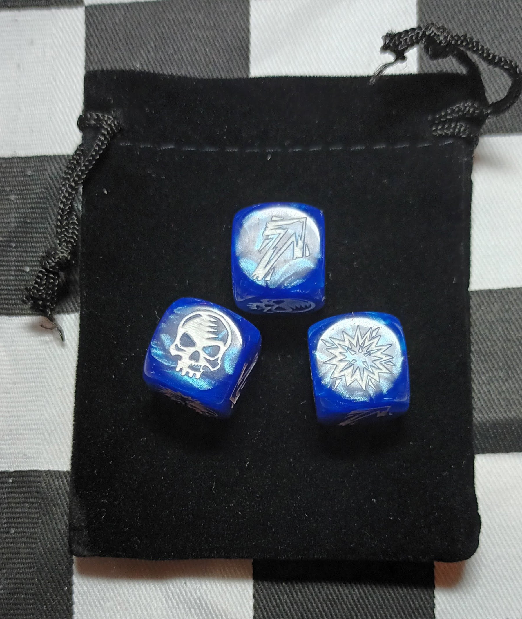 16mm Blood Bowl Blue with White Pearl Block Dice x 3 Set