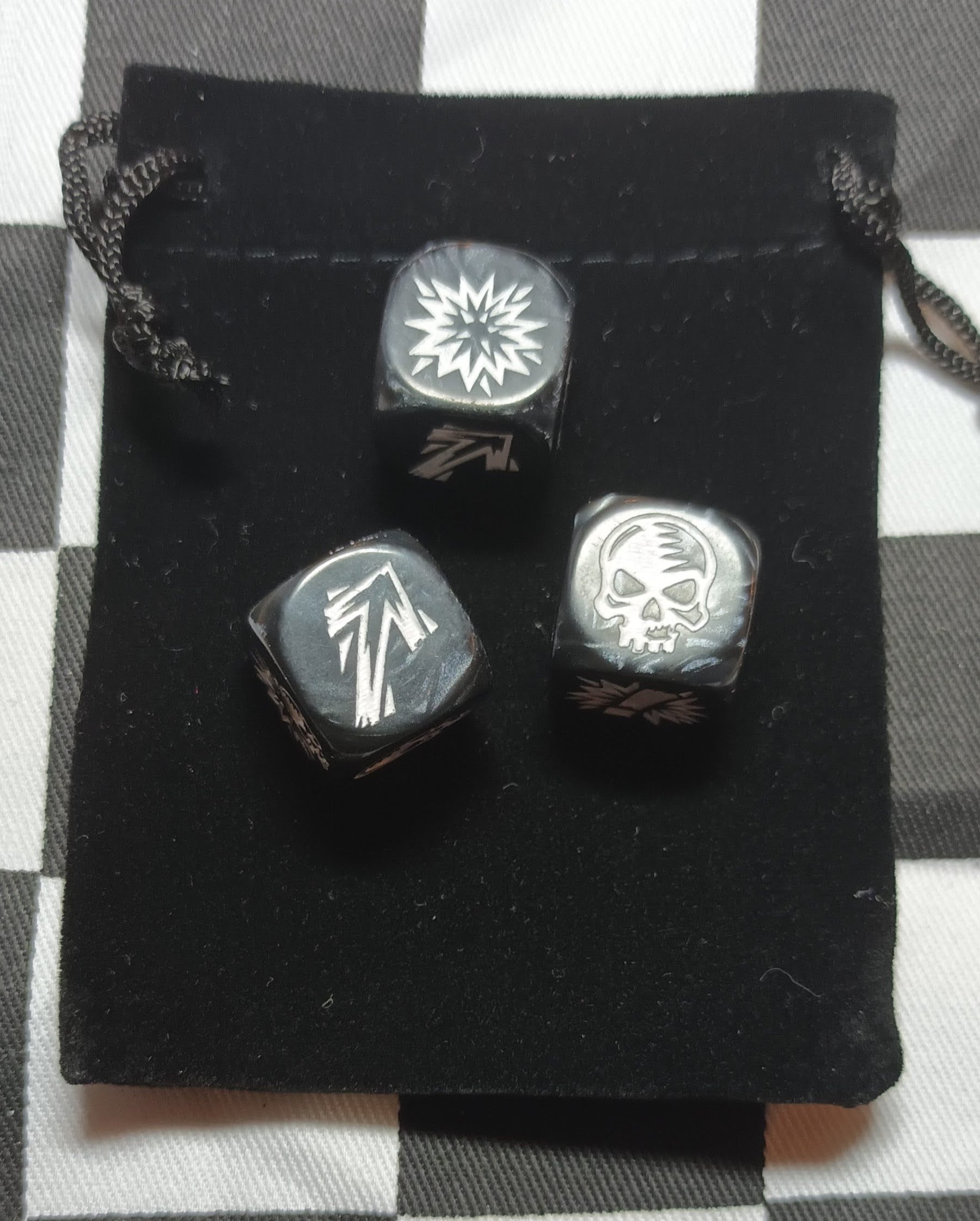 16mm Blood Bowl Black with White Pearl Block Dice x 3 Set