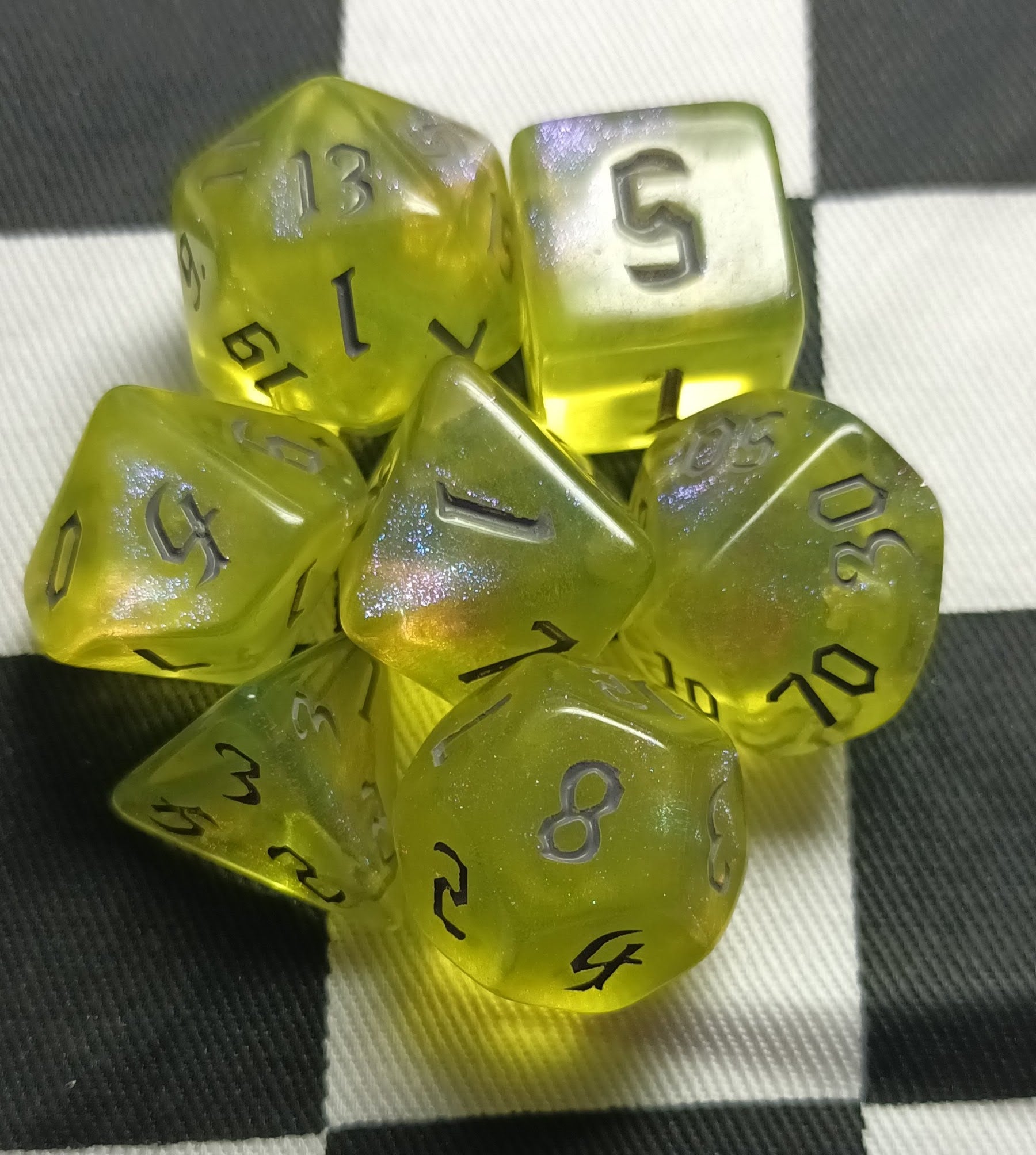 7 x Polyhedral Dice Chaos Glitter Yellow with Grey