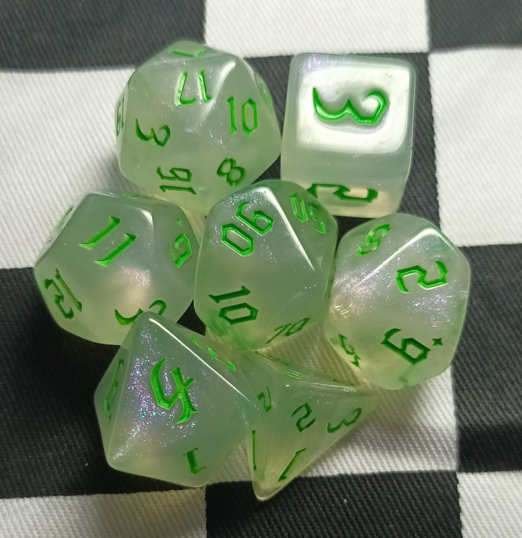 7 x Polyhedral Dice Chaos Glitter White with Green