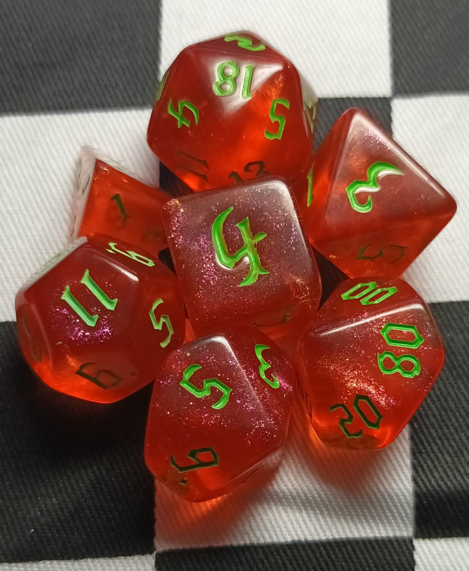 7 x Polyhedral Dice Chaos Glitter Red with Green