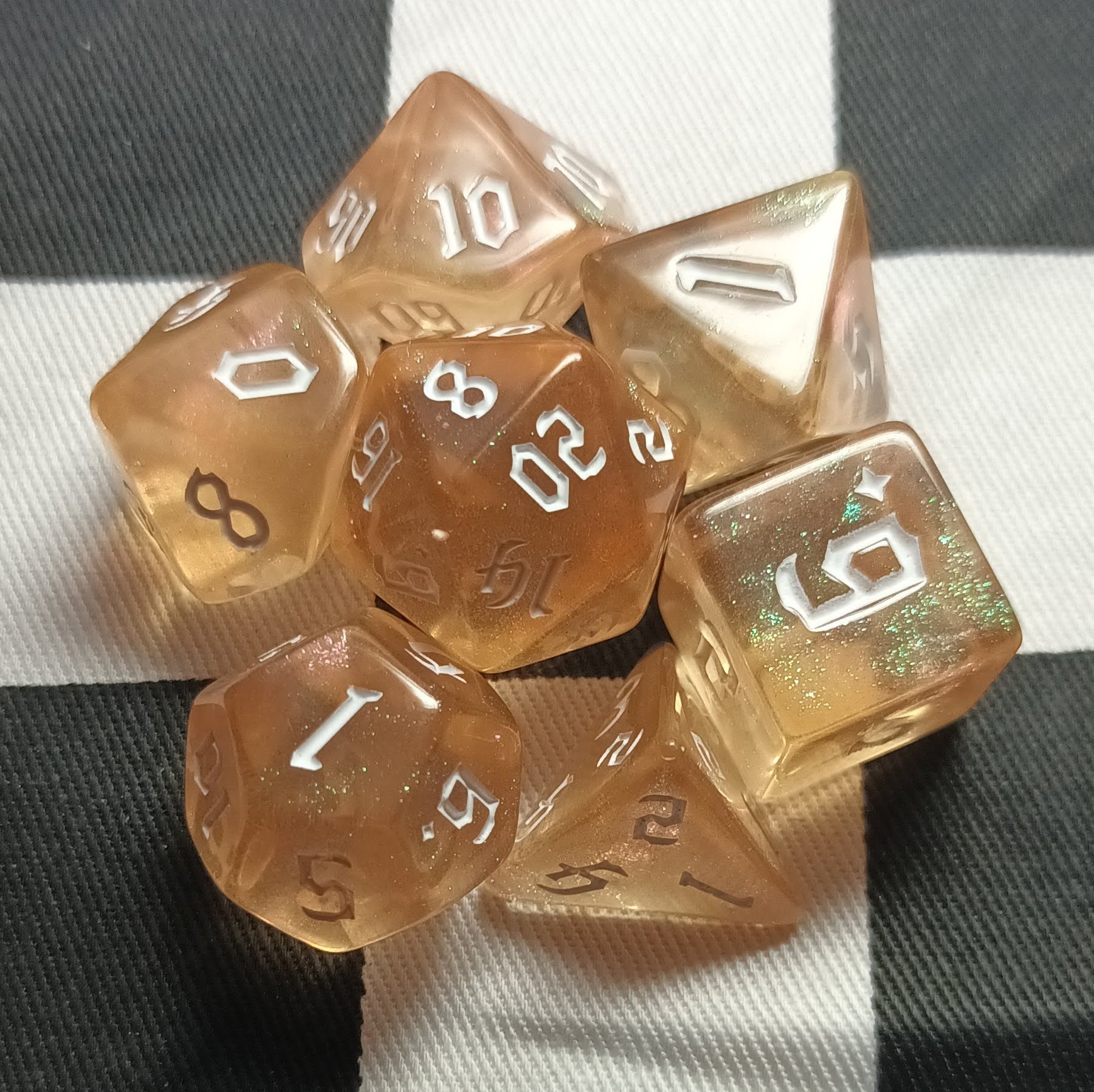 7 x Polyhedral Dice Chaos Glitter Pale Pink with White