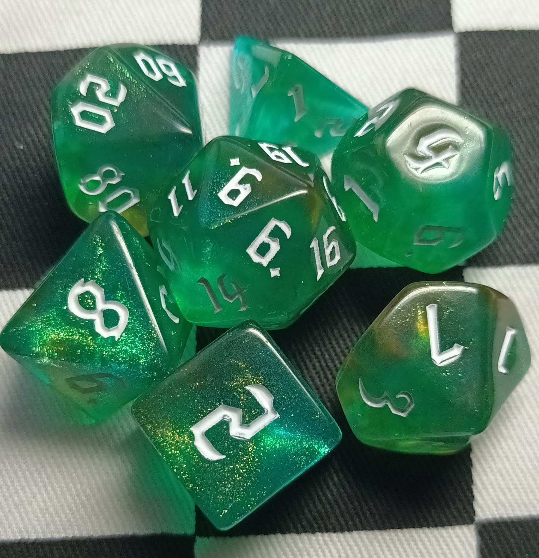 7 x Polyhedral Dice Chaos Glitter Dark Green Pink with White