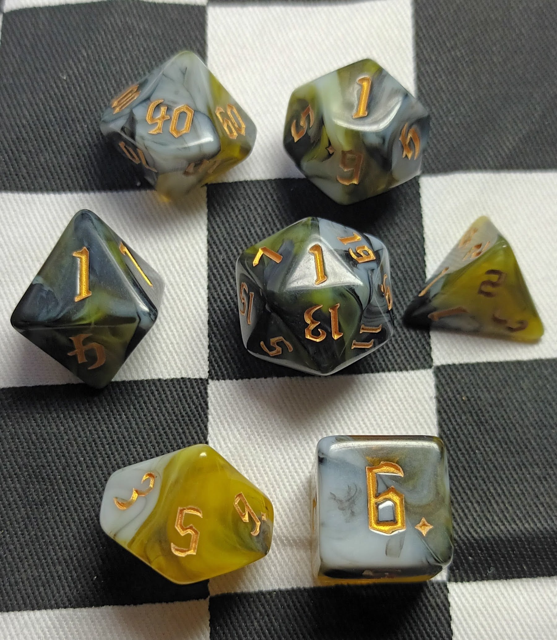 7 x Polyhedral Dice Chaos Mist Yellow Black White with Gold