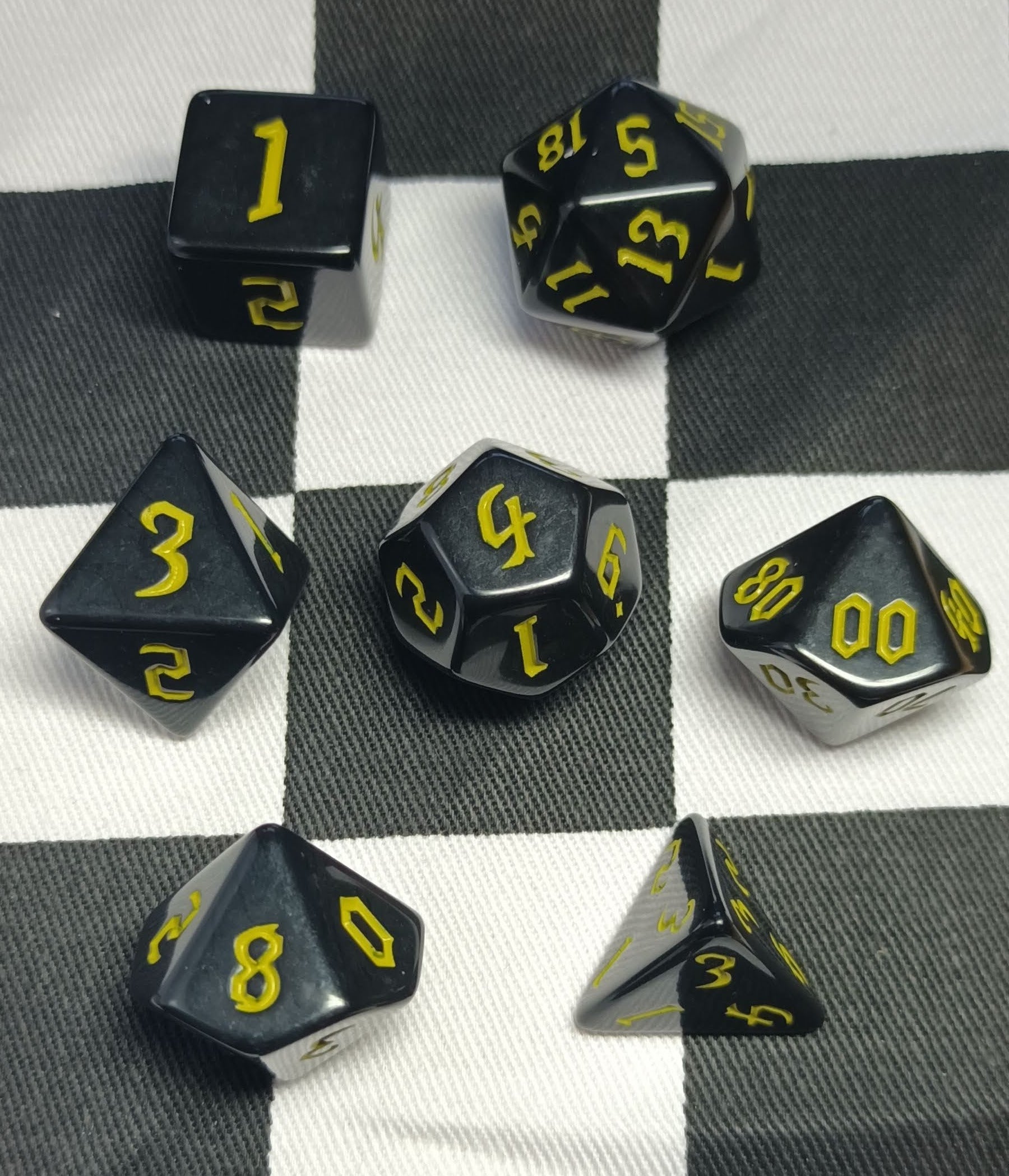 7 x Polyhedral Dice Chaos Opaque Black with Yellow