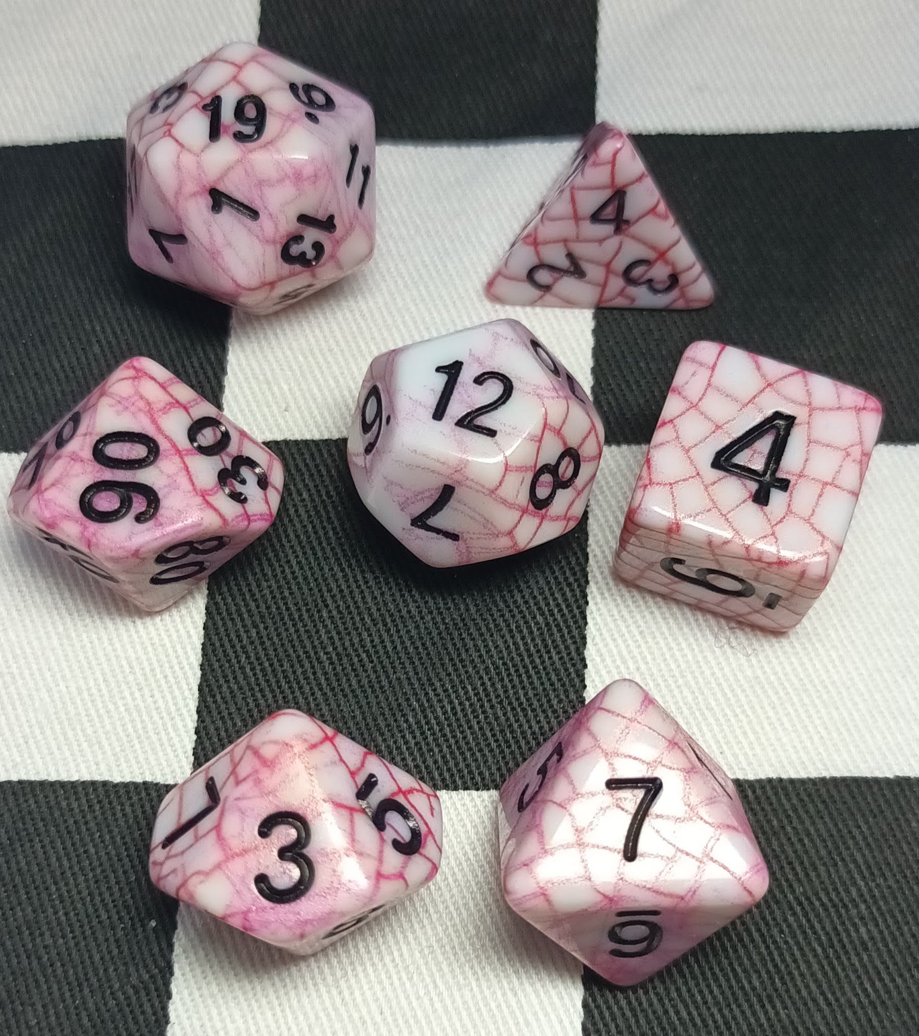 7 x Polyhedral Dice Cracked White Red with Black