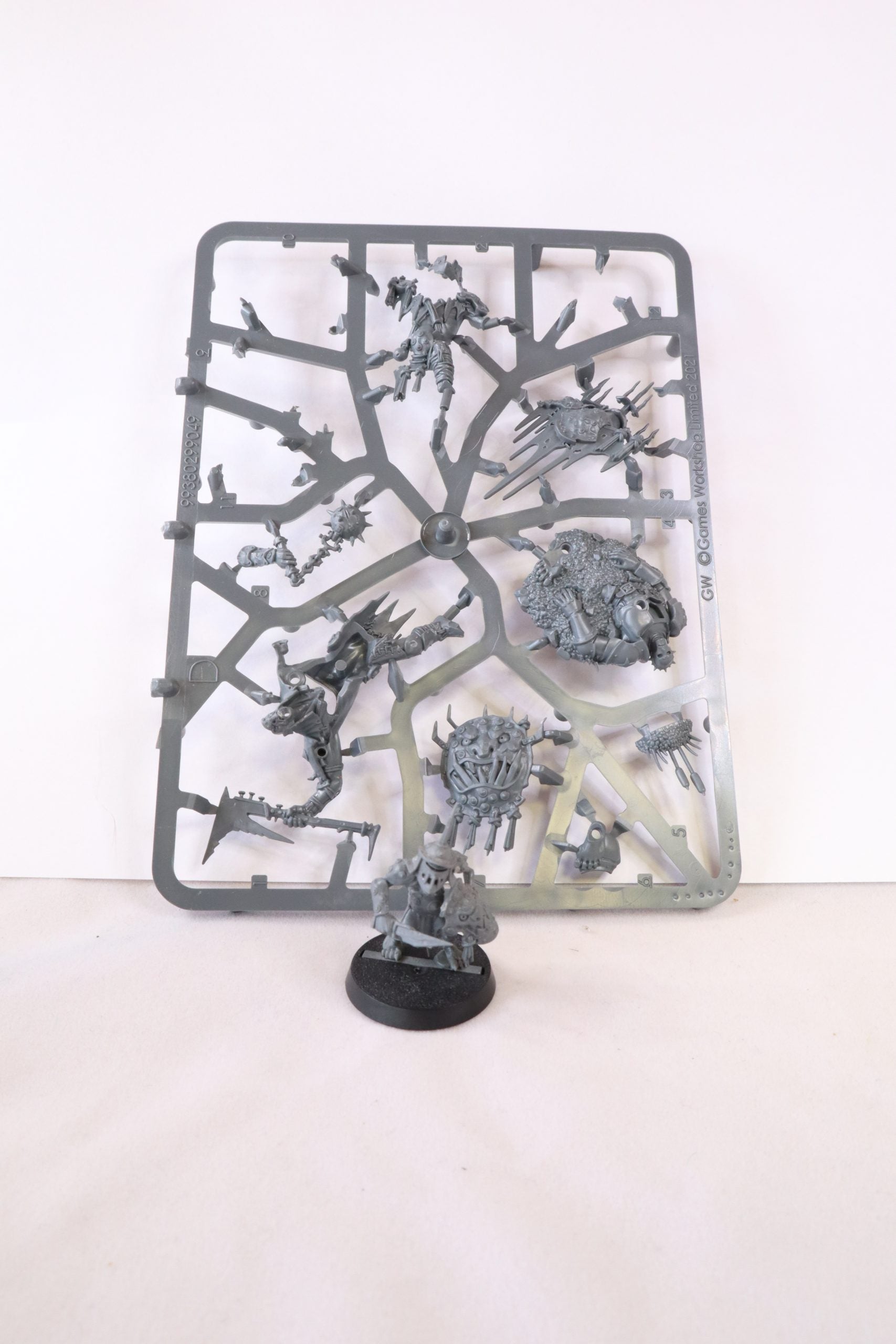Killaboss with Stab-grot (On Sprue)(Stab-Grot Built)
