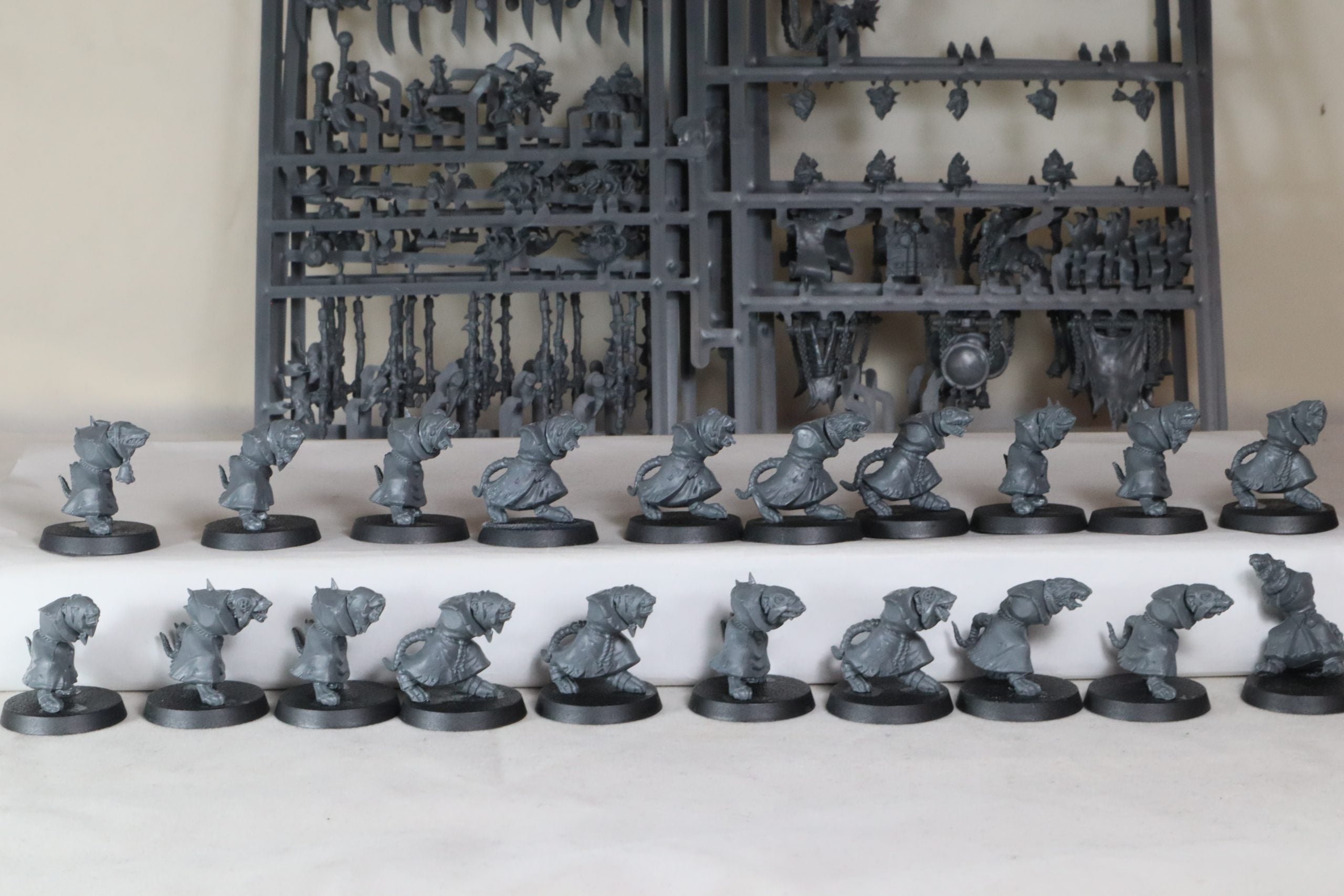 20x Plague Monks (With Sprue)