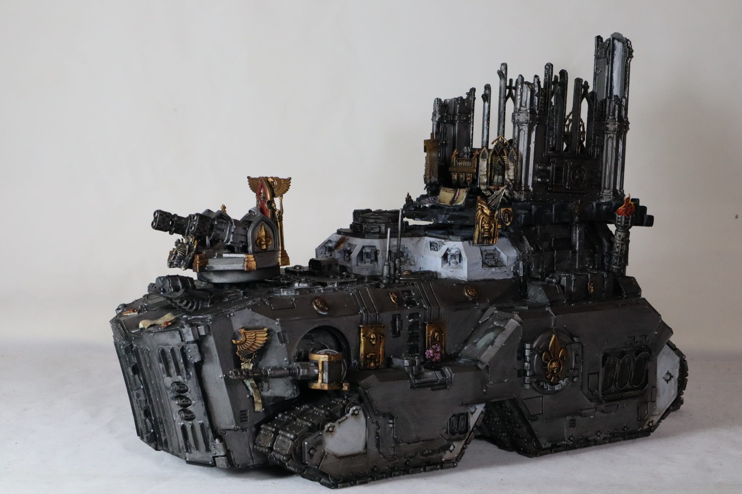 Mastodon Super-Heavy Assault Transport (Word Bearers/ Sisters Of Battle Conversion)