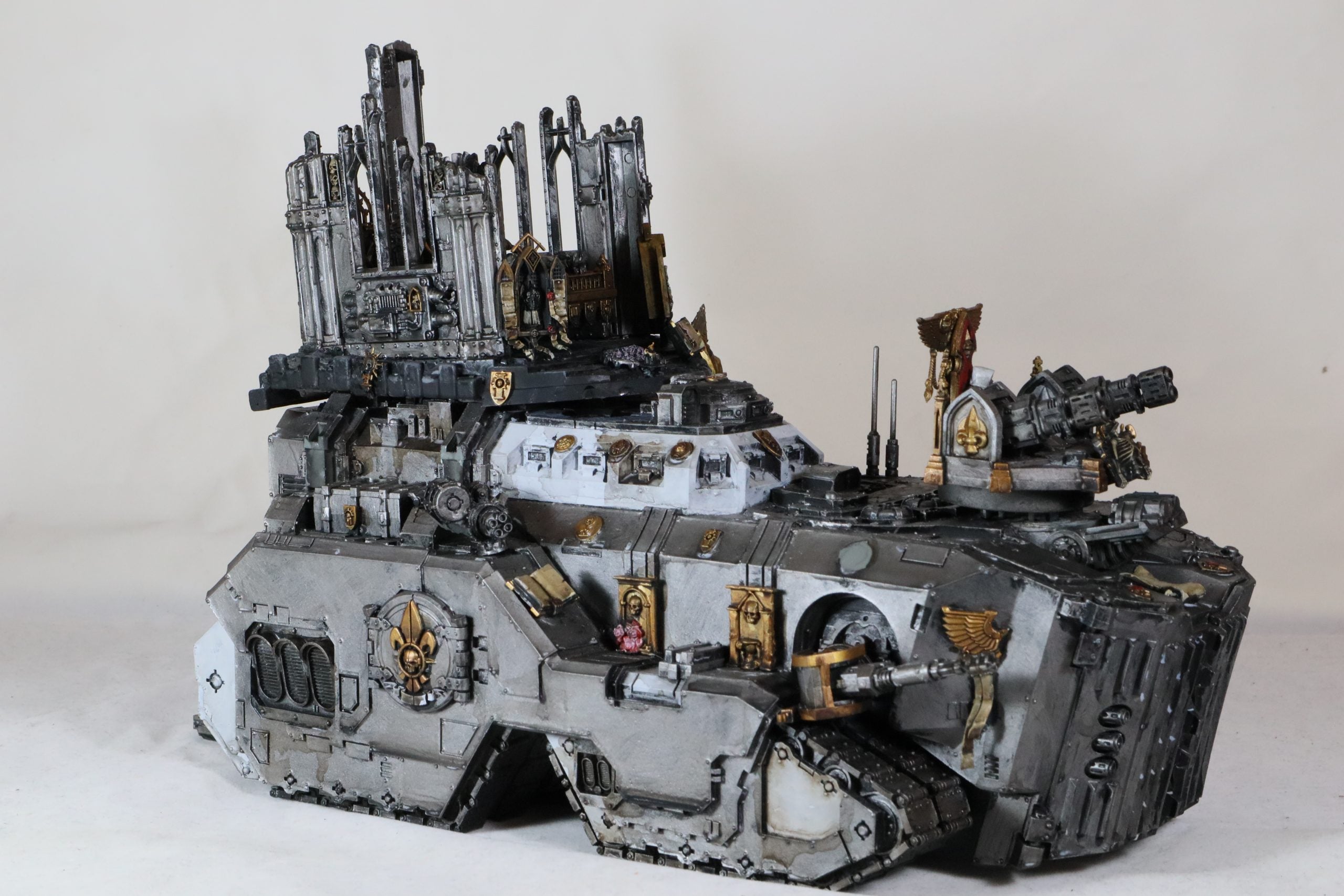 Mastodon Super-Heavy Assault Transport (Word Bearers/ Sisters Of Battle Conversion)