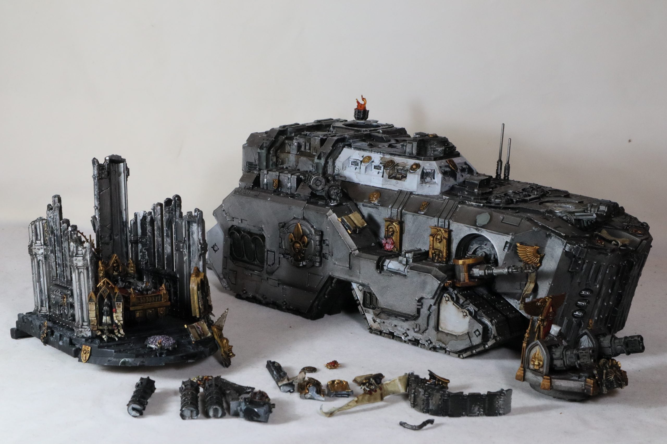 Mastodon Super-Heavy Assault Transport (Word Bearers/ Sisters Of Battle Conversion)