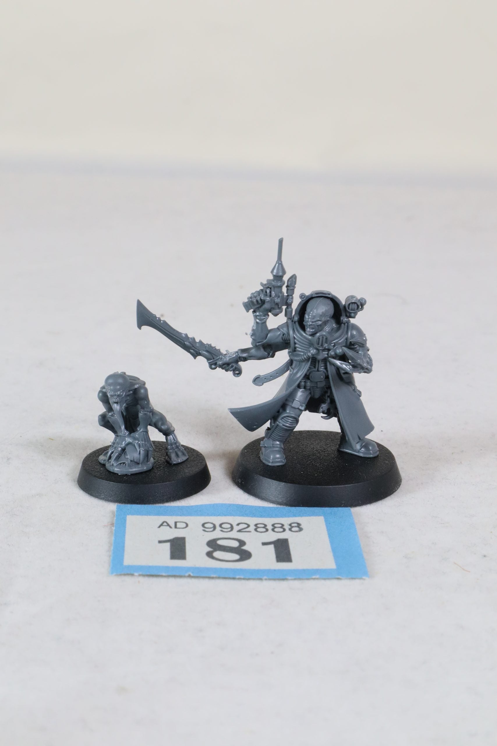 Primus armed with needle pistol, bonesword and toxin injector (Copy)