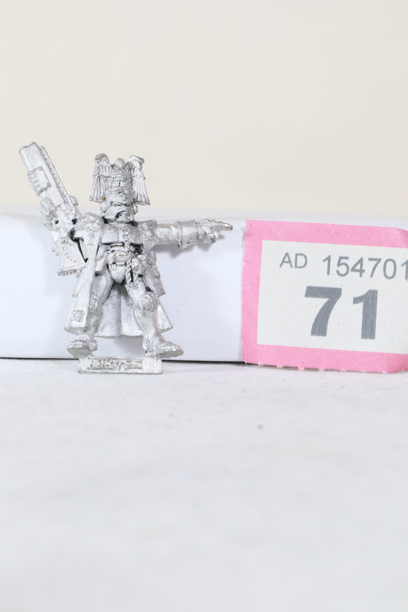 Adeptus Arbites Champion With Shotgun