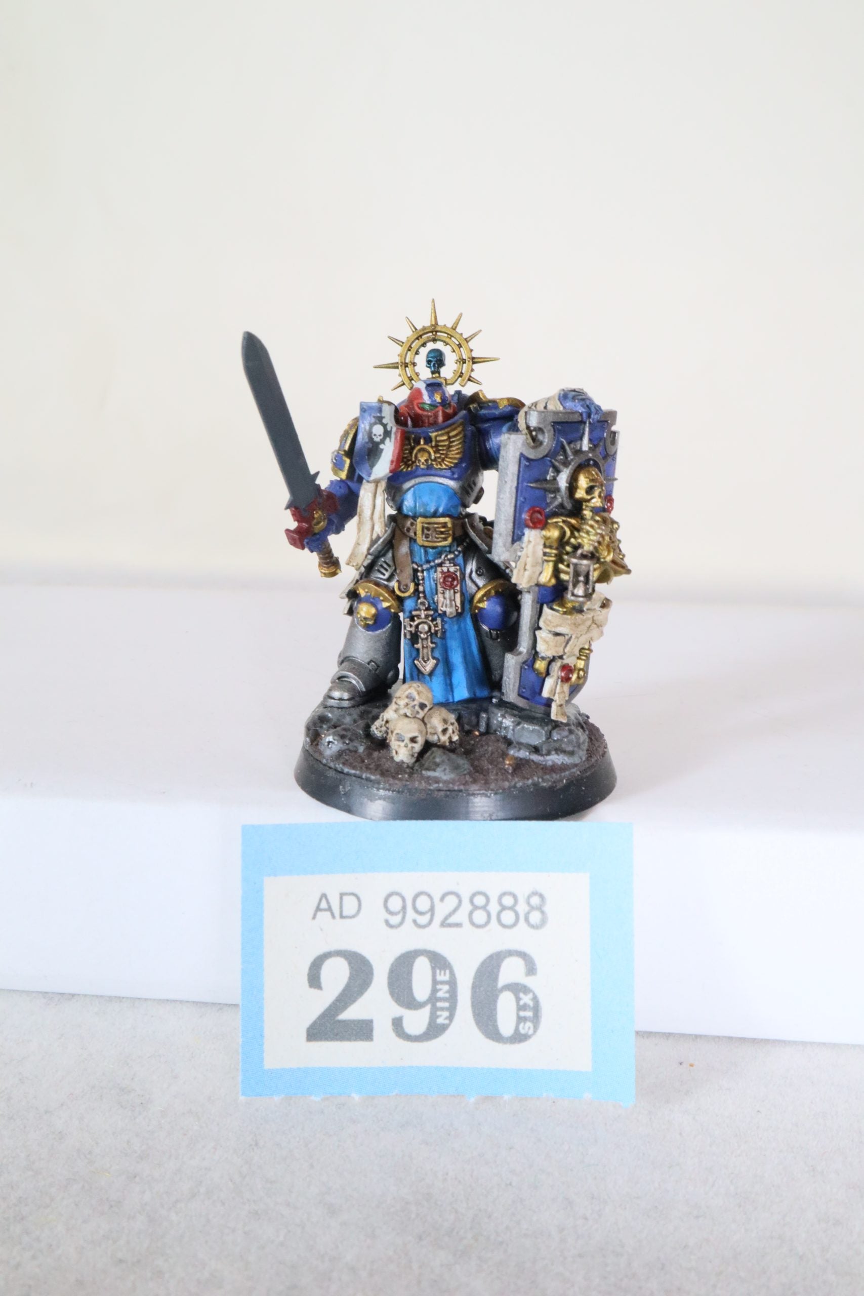 Space Marine Captain with relic sheild