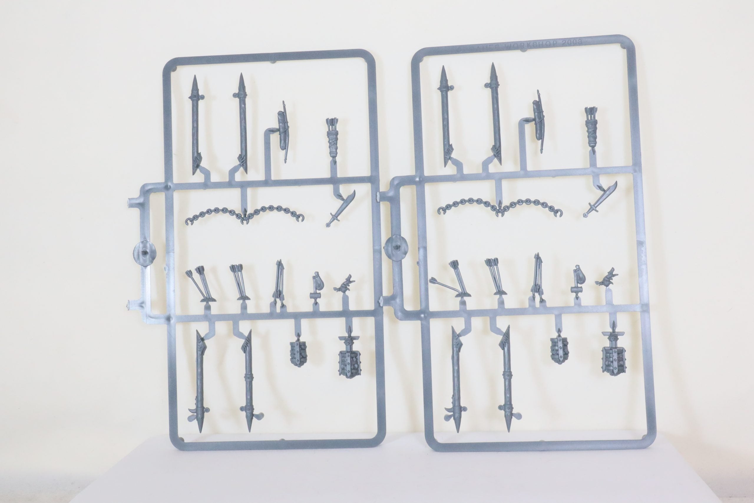 Bretonnian Peasant Bowmen stakes sprue