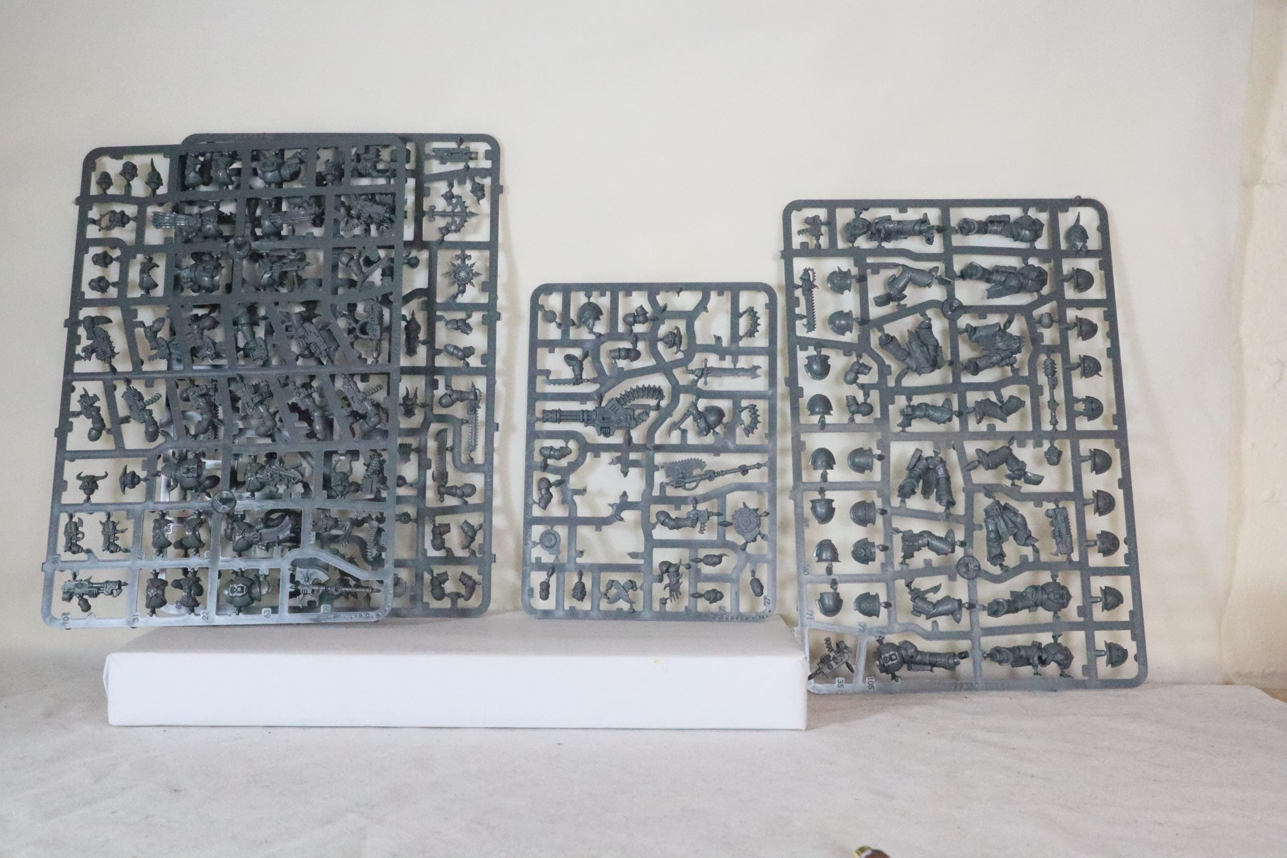 Chaos Space Marines Legionaries parts missing