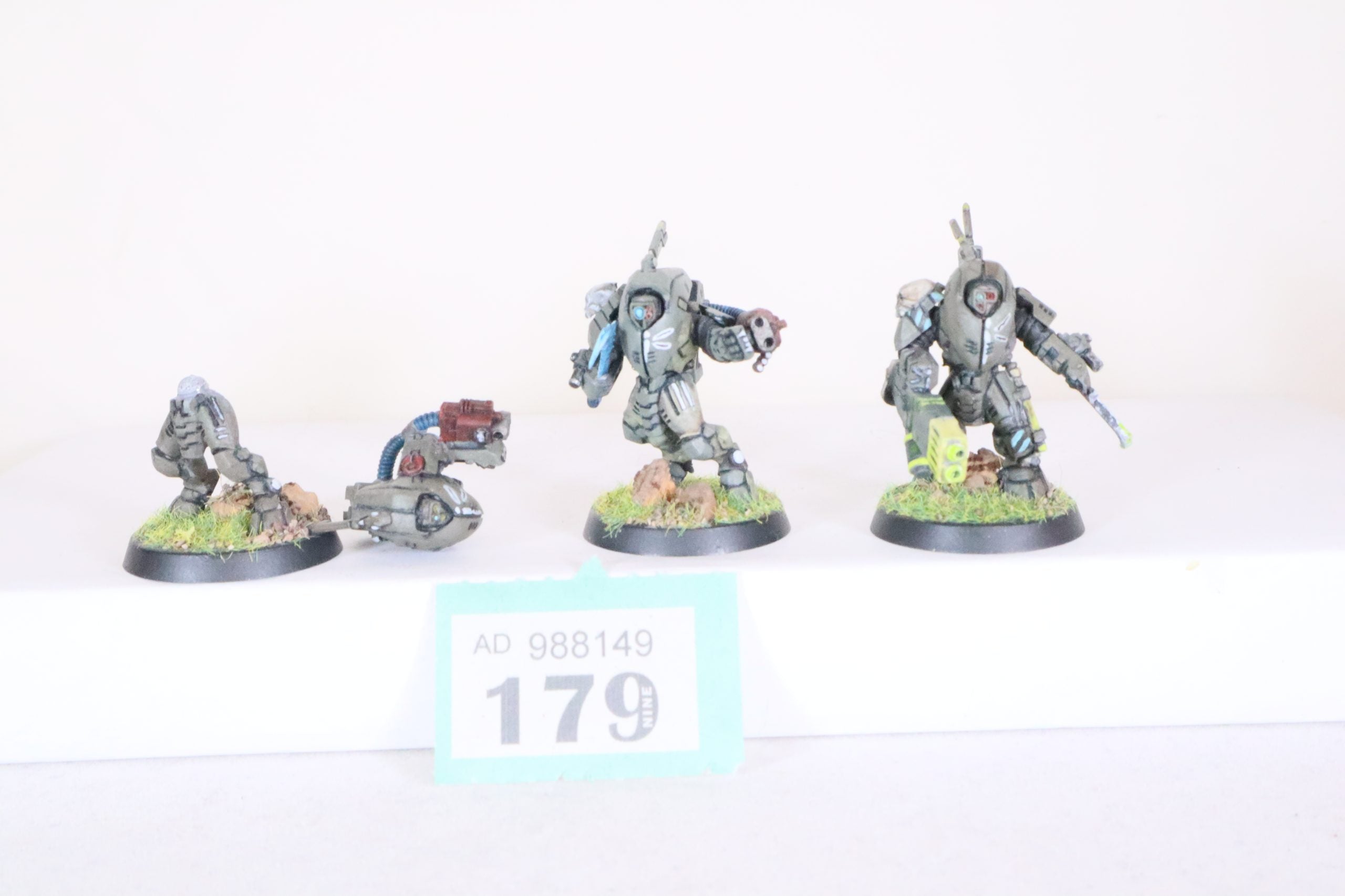 XV25 Stealth Battlesuits