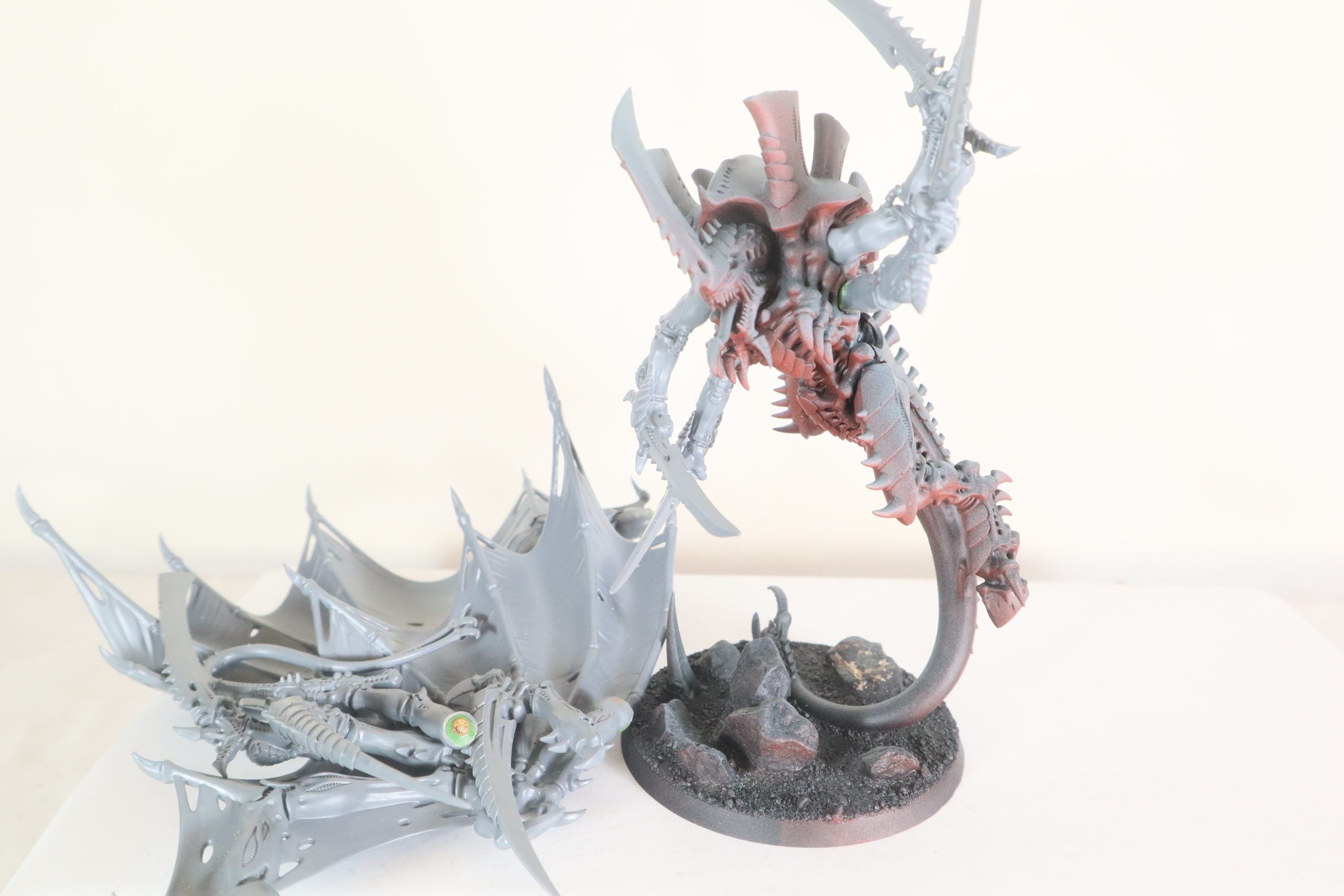 Hive Tyrant With Wings And Melee Weapons