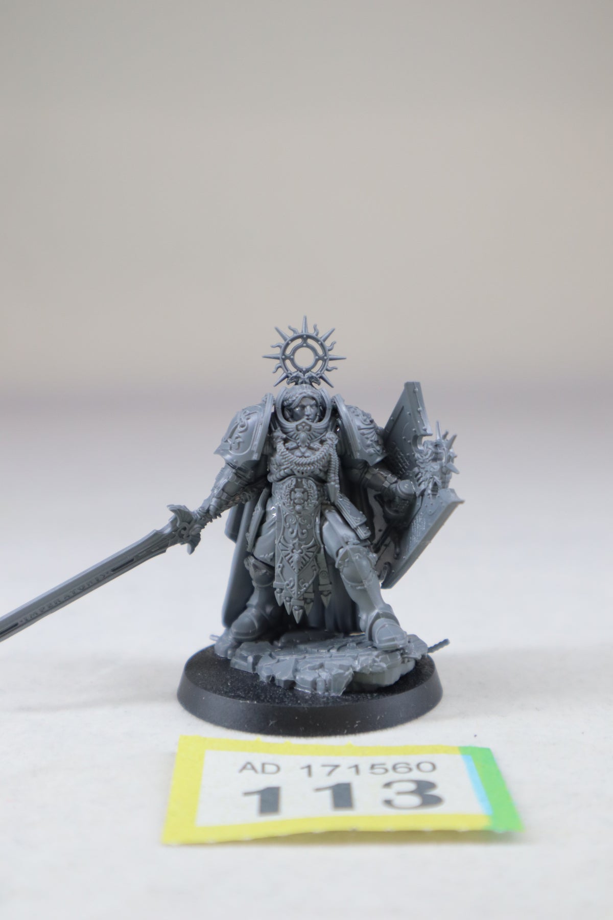 Space Marine Captain with relic sheild