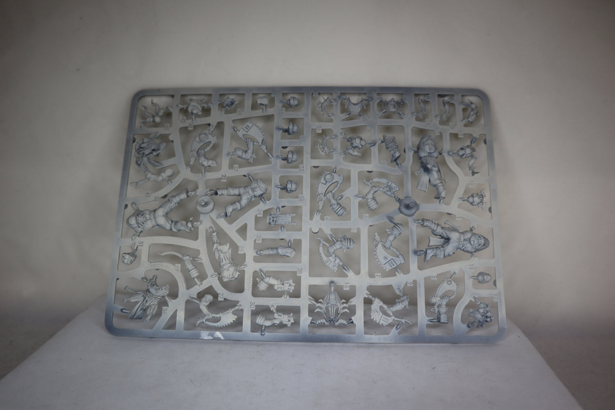 Corpse Grinder Cult Gang (On Sprue)(Sprues Primed Ivory)